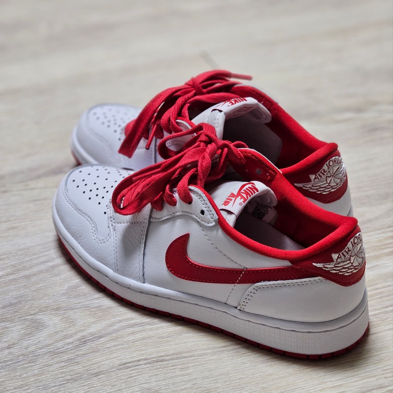Jordan 1 Retro Low OG University Red 착용 스타일 - 1