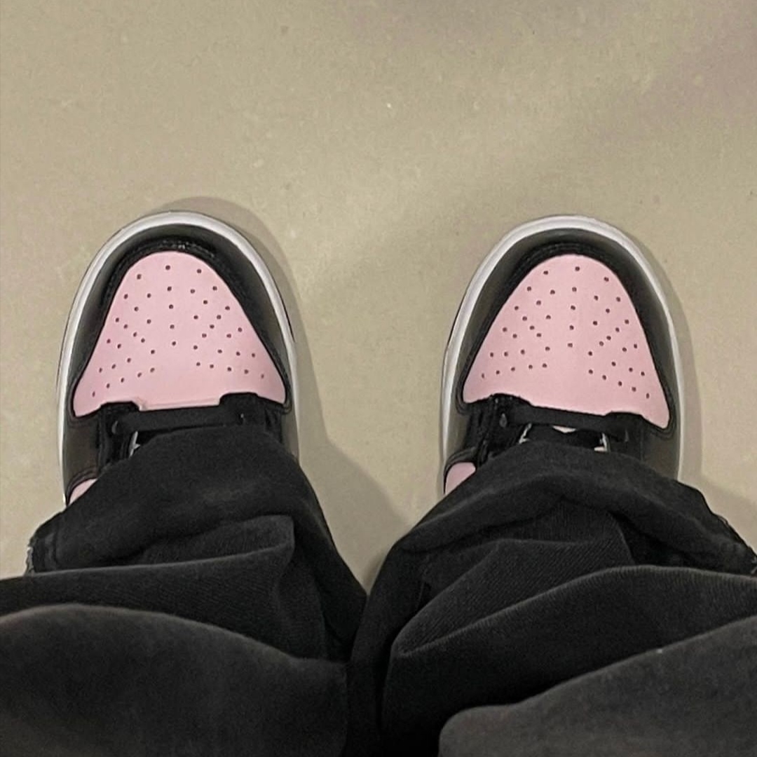 (W) Nike Dunk Low Essential Pink Foam Black 착용 스타일