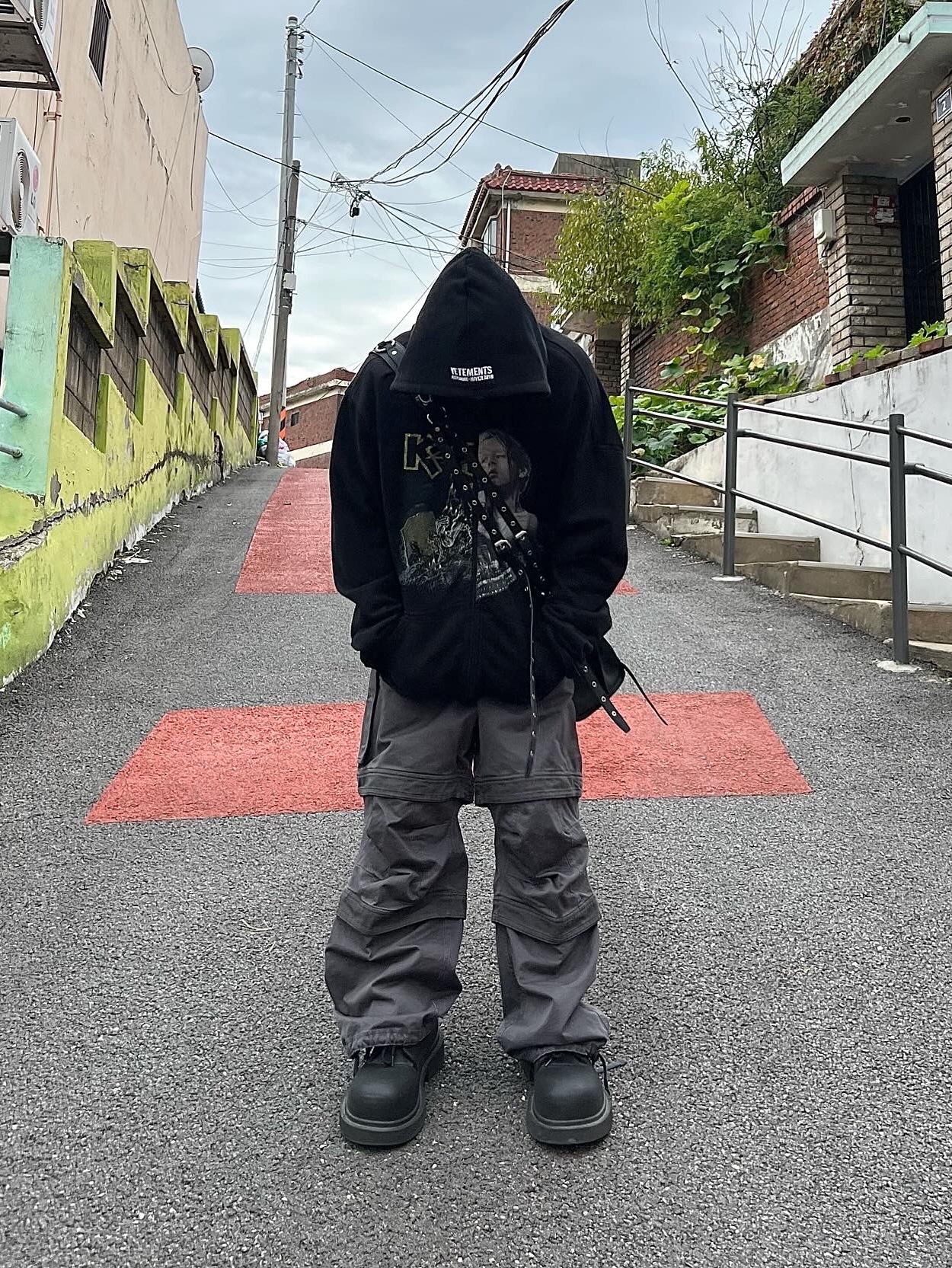 Farfromwhat Far Layered Work Pants Charcoal, Balenciaga Steroid Derby Black 착용 스타일 - 1