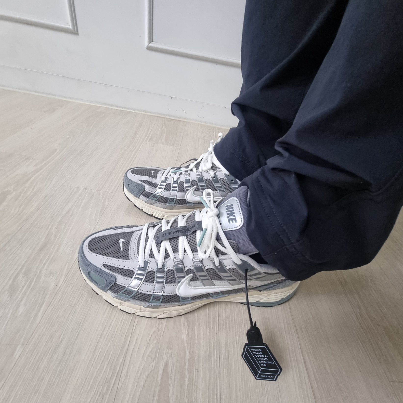 Nike P-6000 Flat Pewter Light Iron Ore 착용 스타일