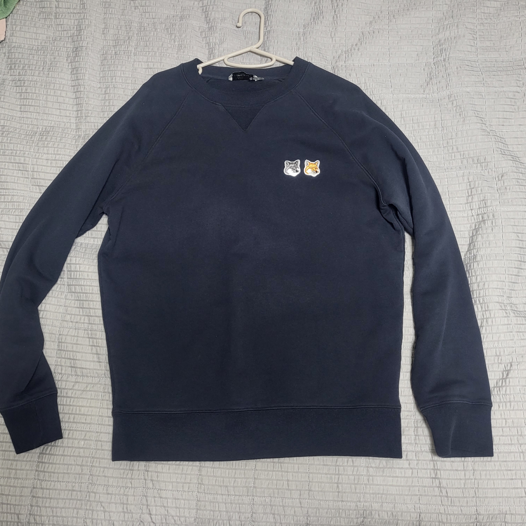 Maison Kitsune Double Fox Head Patch Classic Sweatshirt Anthracite 착용 스타일