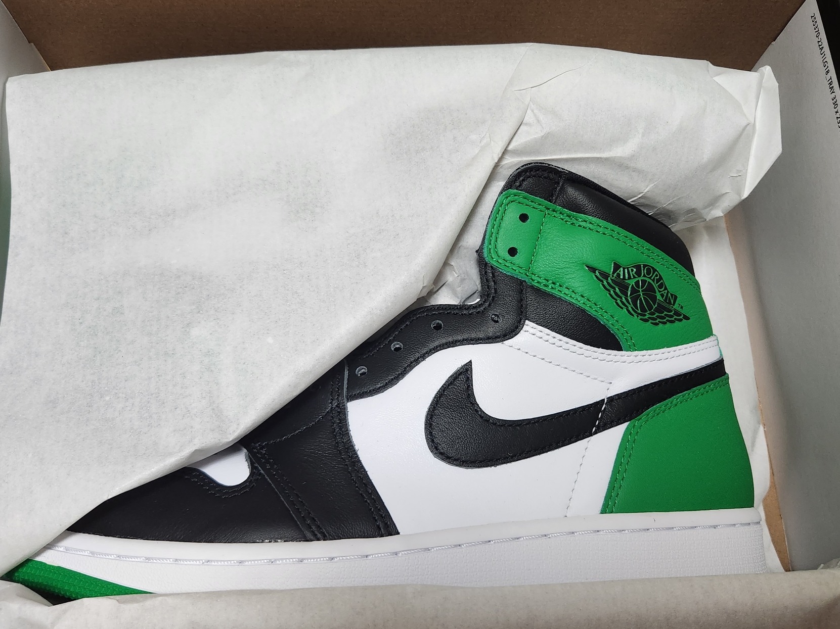 Jordan 1 Retro High OG Black and Lucky Green 착용 스타일