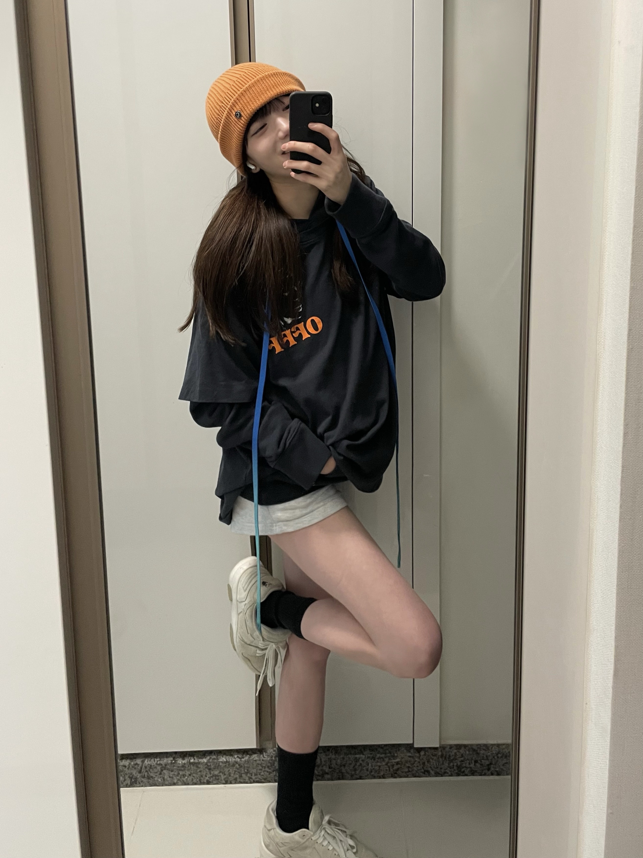 Off-White Out of Office OOO Sneakers White - 22SS, (W) Celine Triomphe 01 Sunglasses in Acetate Black 착용 스타일 - 3