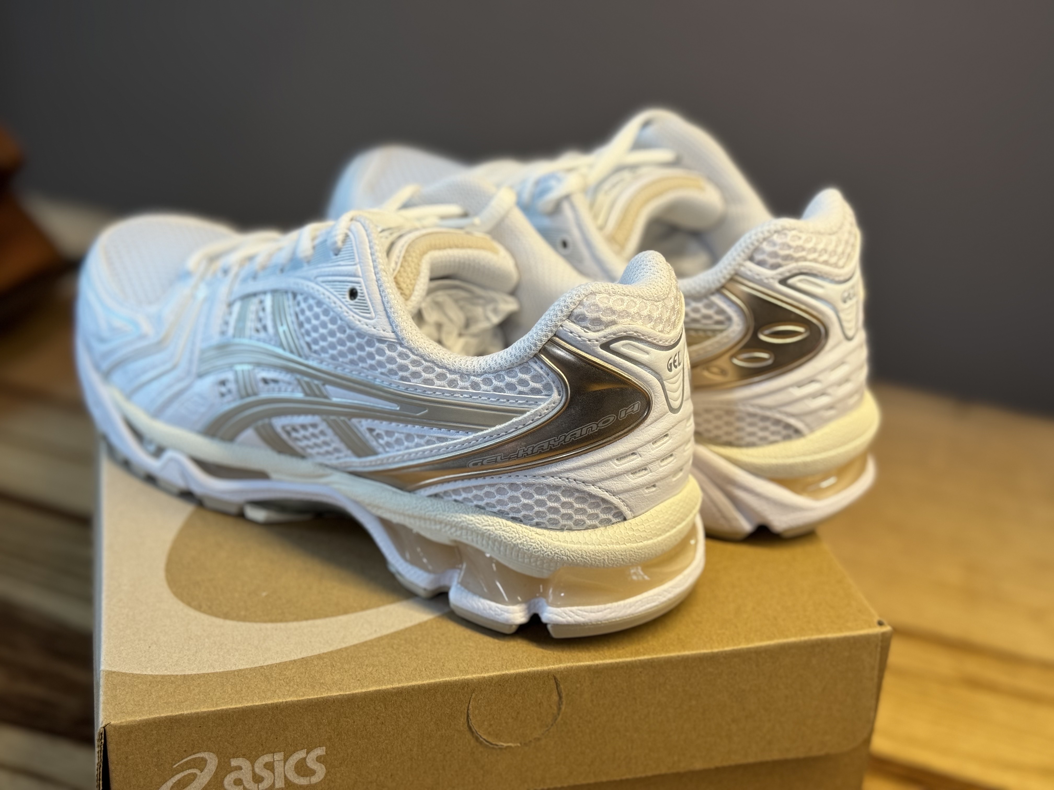 (W) Asics Gel-Kayano 14 White Simply Taupe 착용 스타일 - 4