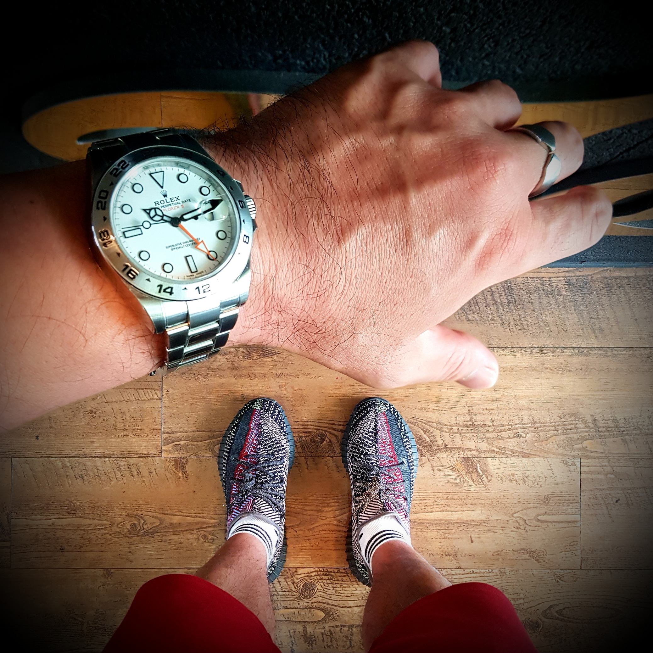 Rolex Explorer II 42mm 226570 White Oyster, Adidas Yeezy Boost 350 V2 Yecheil - Non-Reflective 착용 스타일
