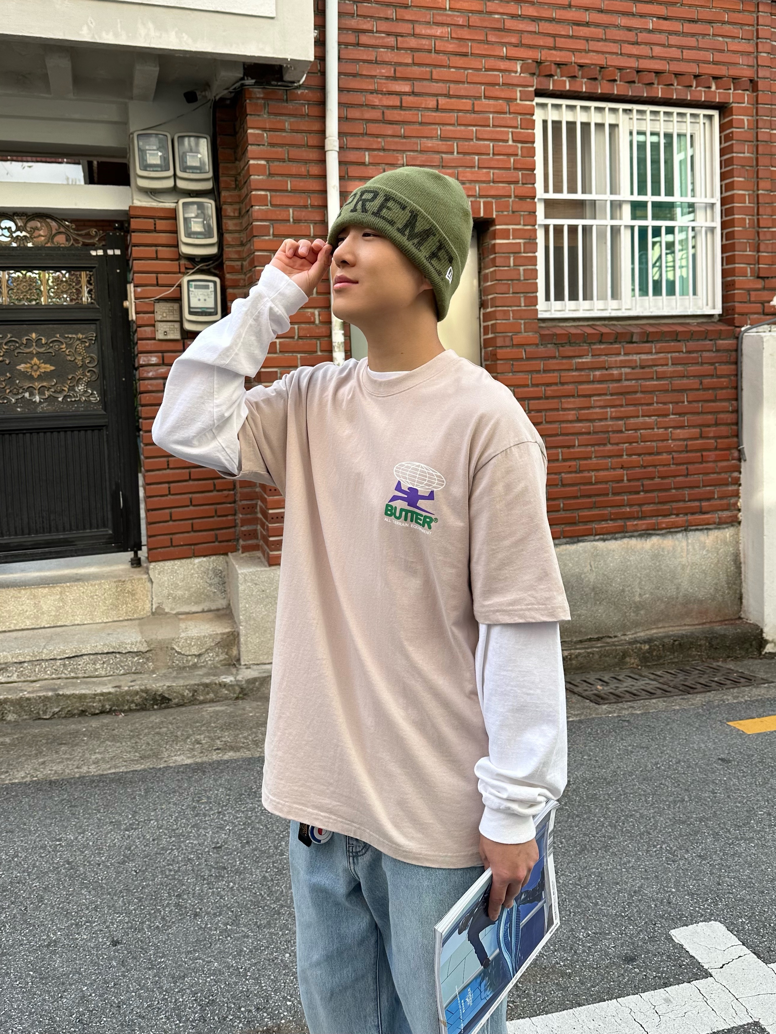 Supreme New Era Varsity Beanie Olive - 23FW 착용 스타일 - 2
