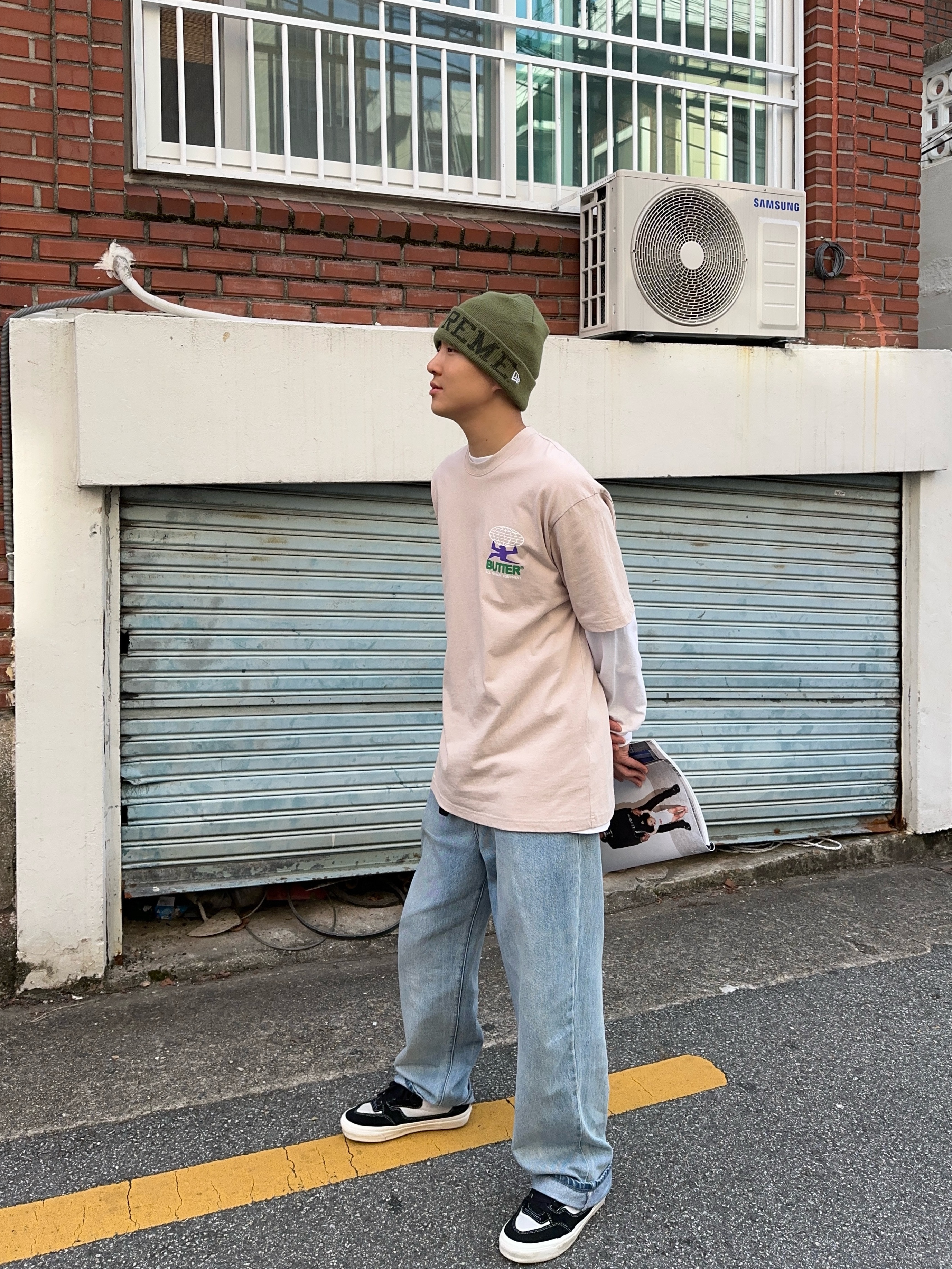 Supreme New Era Varsity Beanie Olive - 23FW 착용 스타일 - 4