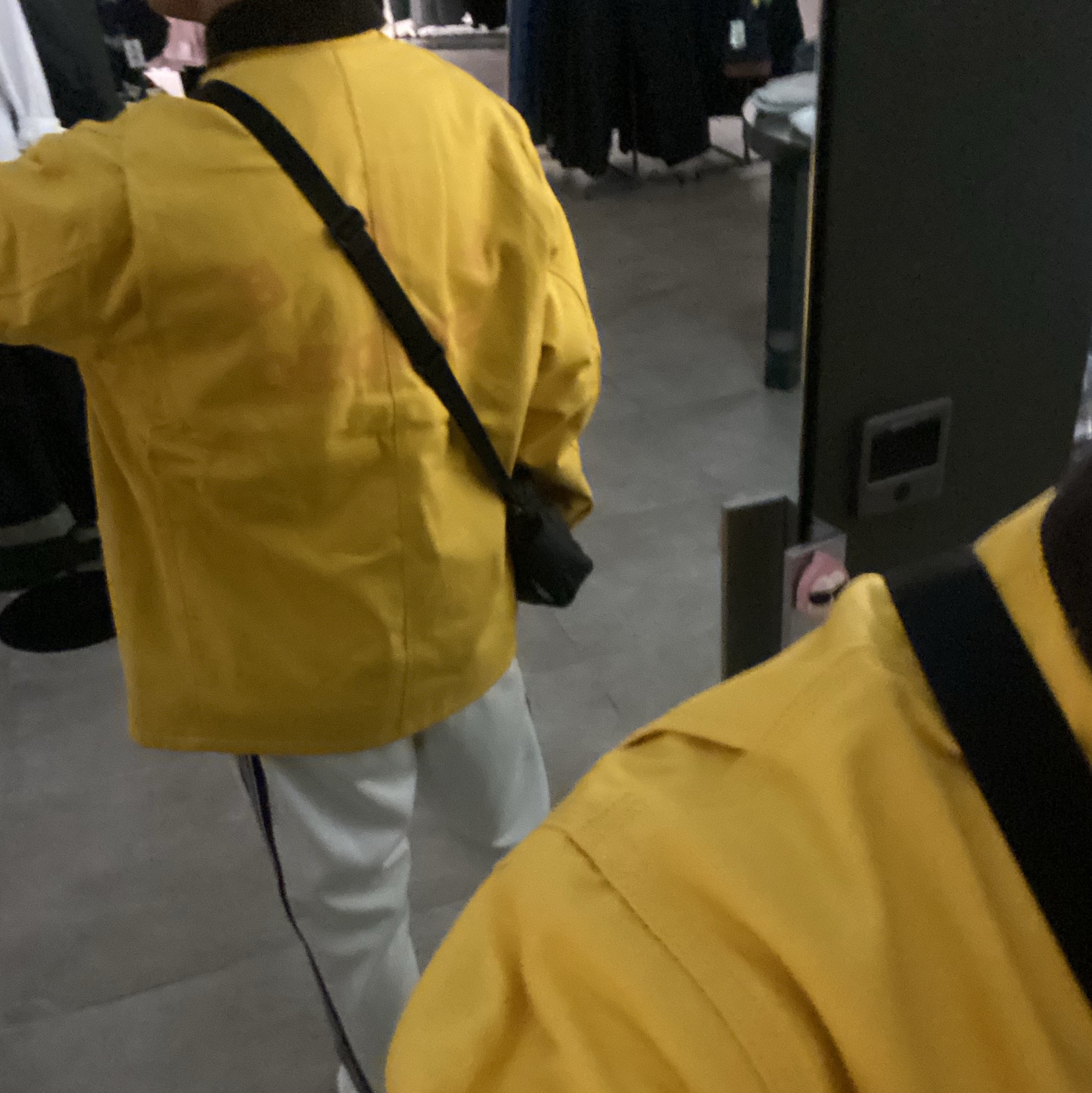 Carhartt WIP x IAB Studio OG Chore Coat Yellow, Supreme Puffer Side Bag Black - 22FW 착용 스타일 - 2