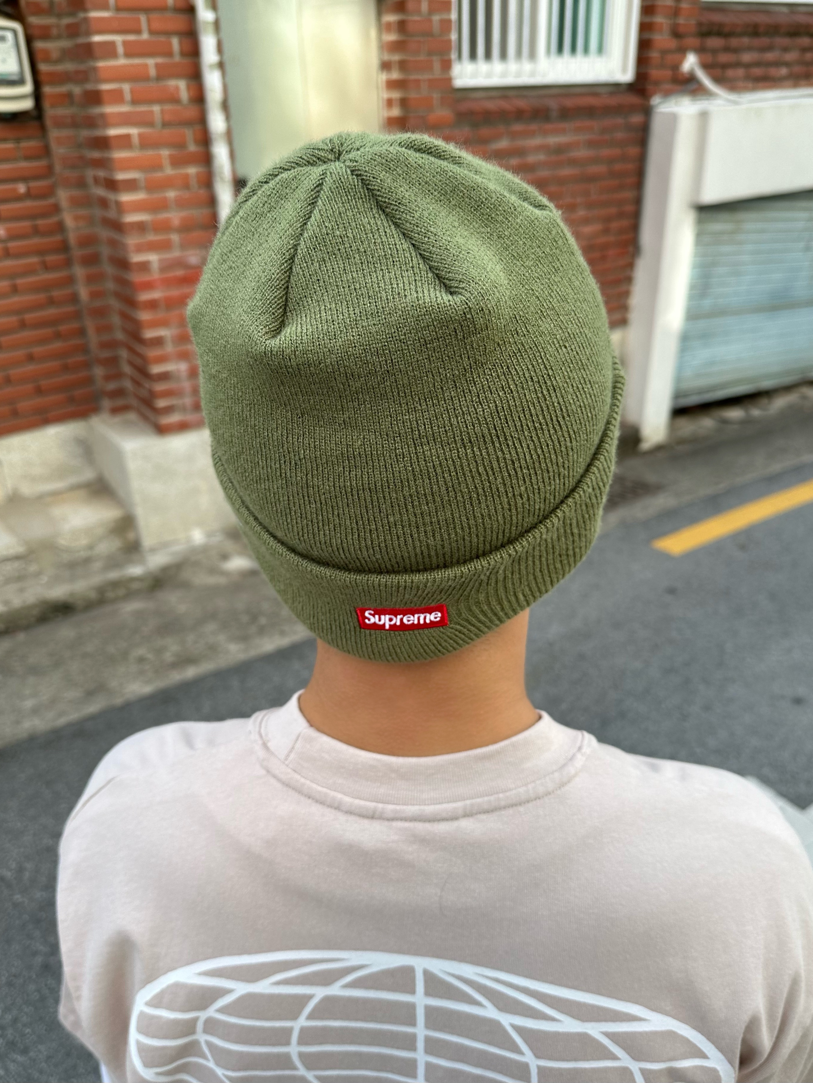 Supreme New Era Varsity Beanie Olive - 23FW 착용 스타일 - 3