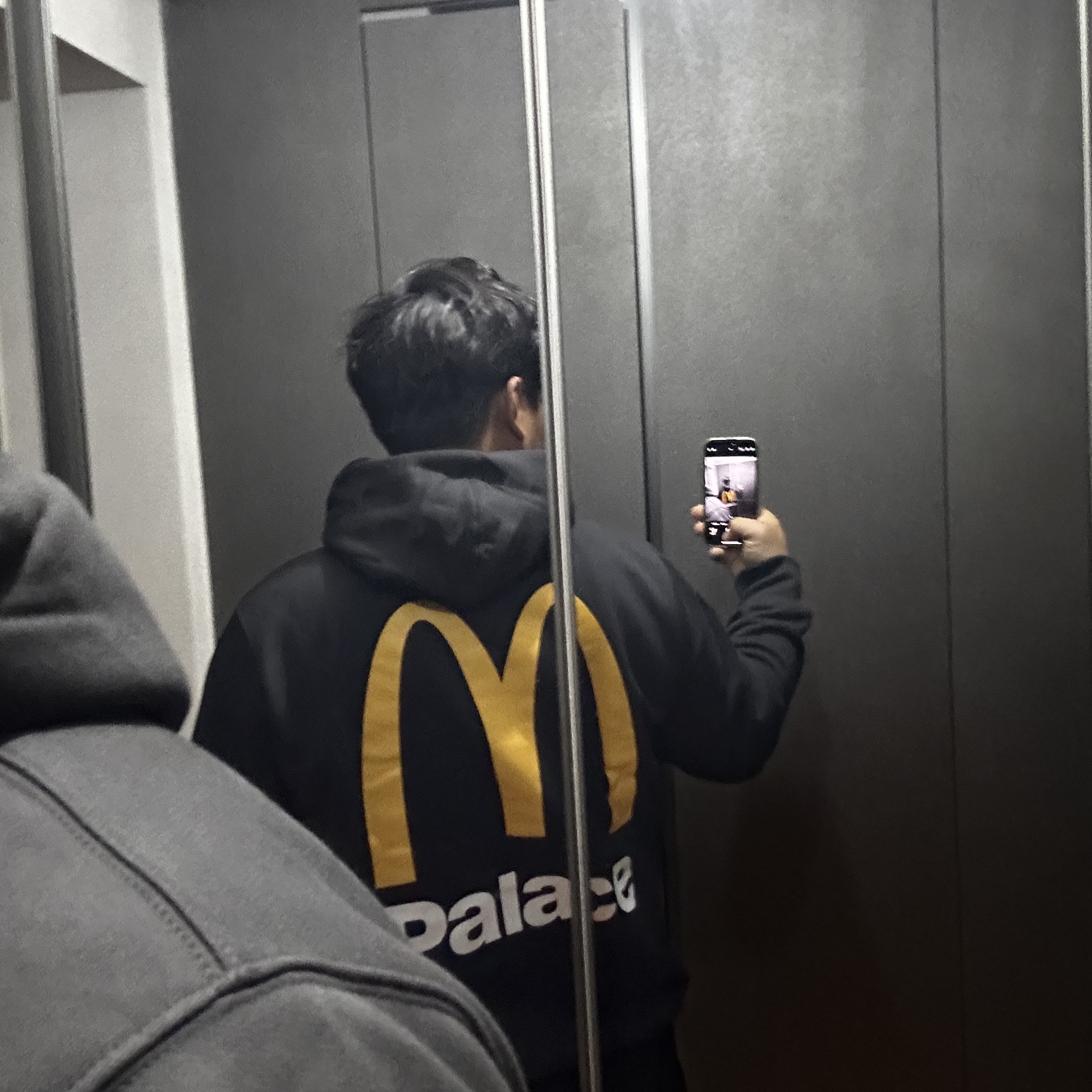 Palace x McDonald's Logo Hood Black - 23FW 착용 스타일
