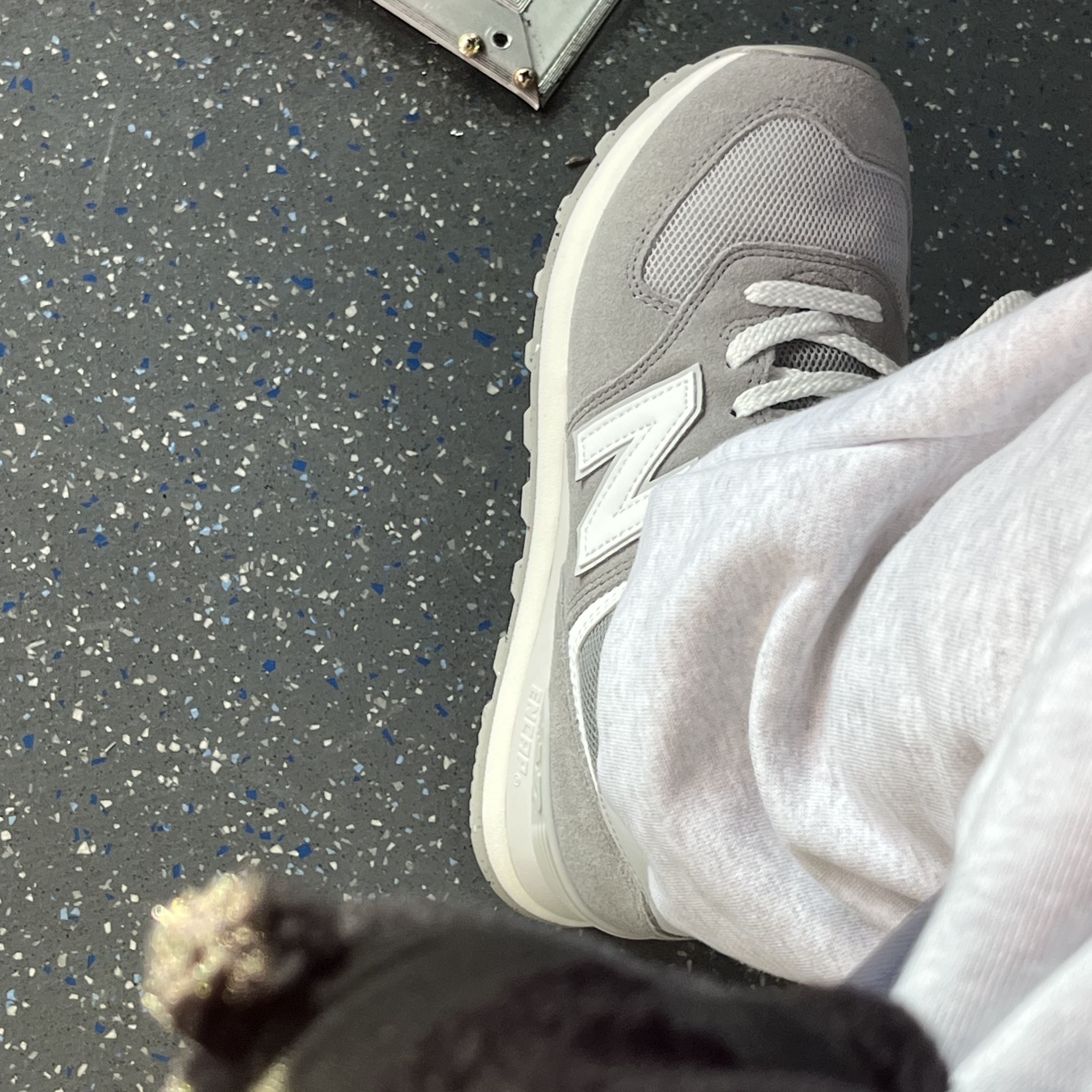 New Balance 574 Grey 착용 스타일 - 1