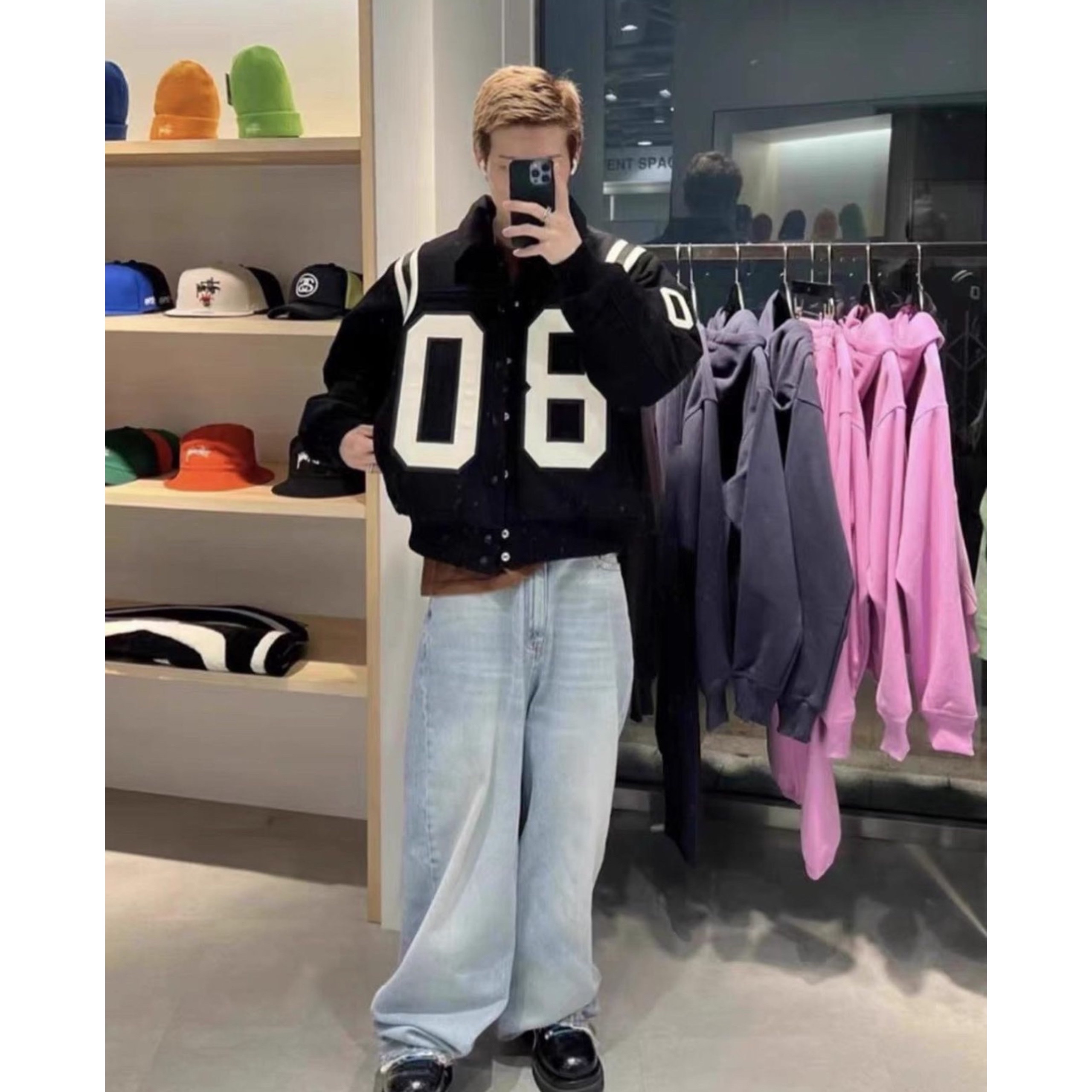 Stussy 80 Wool Varsity Jacket Black 착용 스타일 - 4