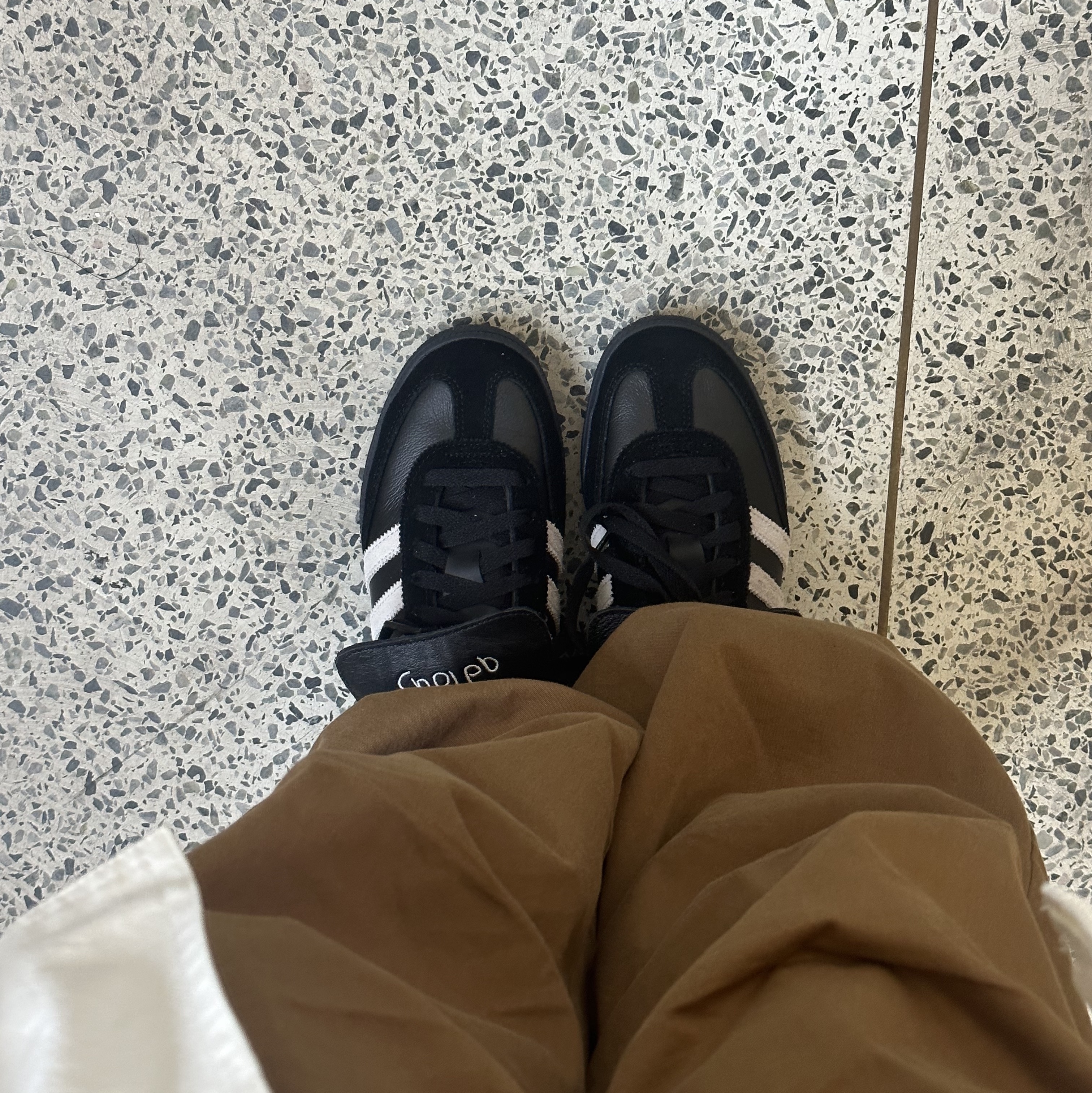 Adidas Spezial Handball Core Black Cloud White 착용 스타일