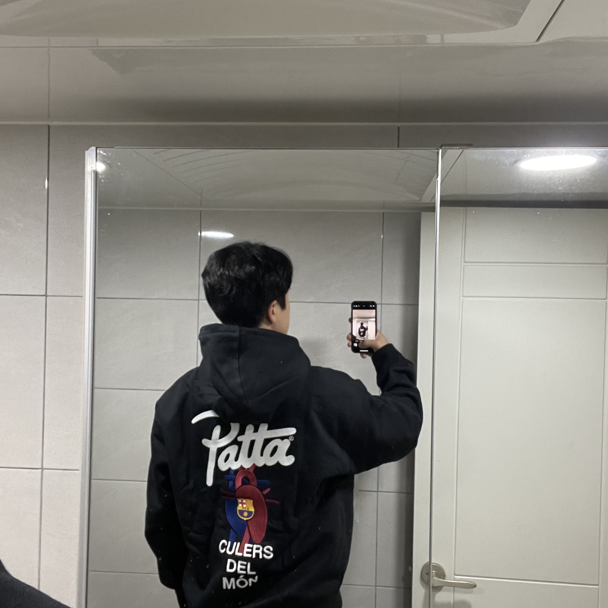 Nike x Patta x FC Barcelona Solo Swoosh Hoodie Culers del Món (FD4147-010) 착용 스타일 - 1