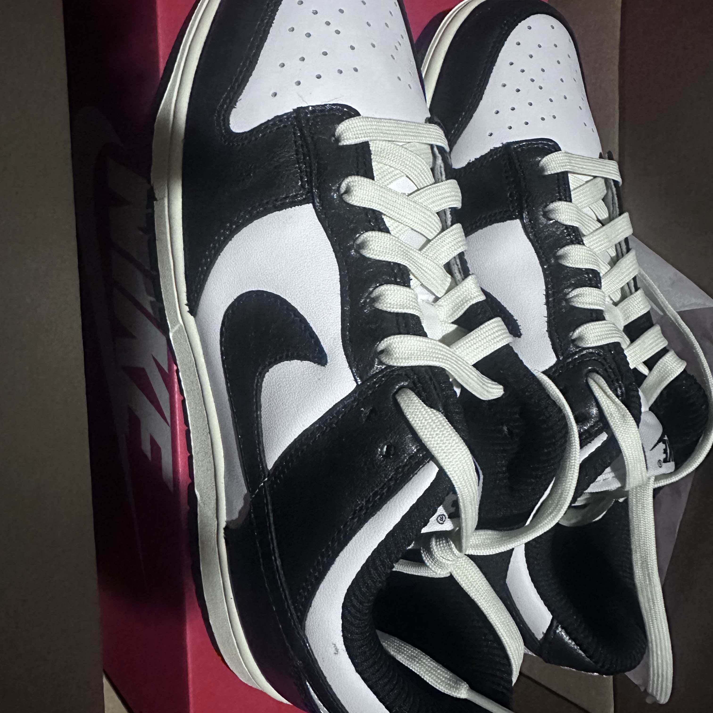 (W) Nike Dunk Low Vintage Black and White 착용 스타일 - 2