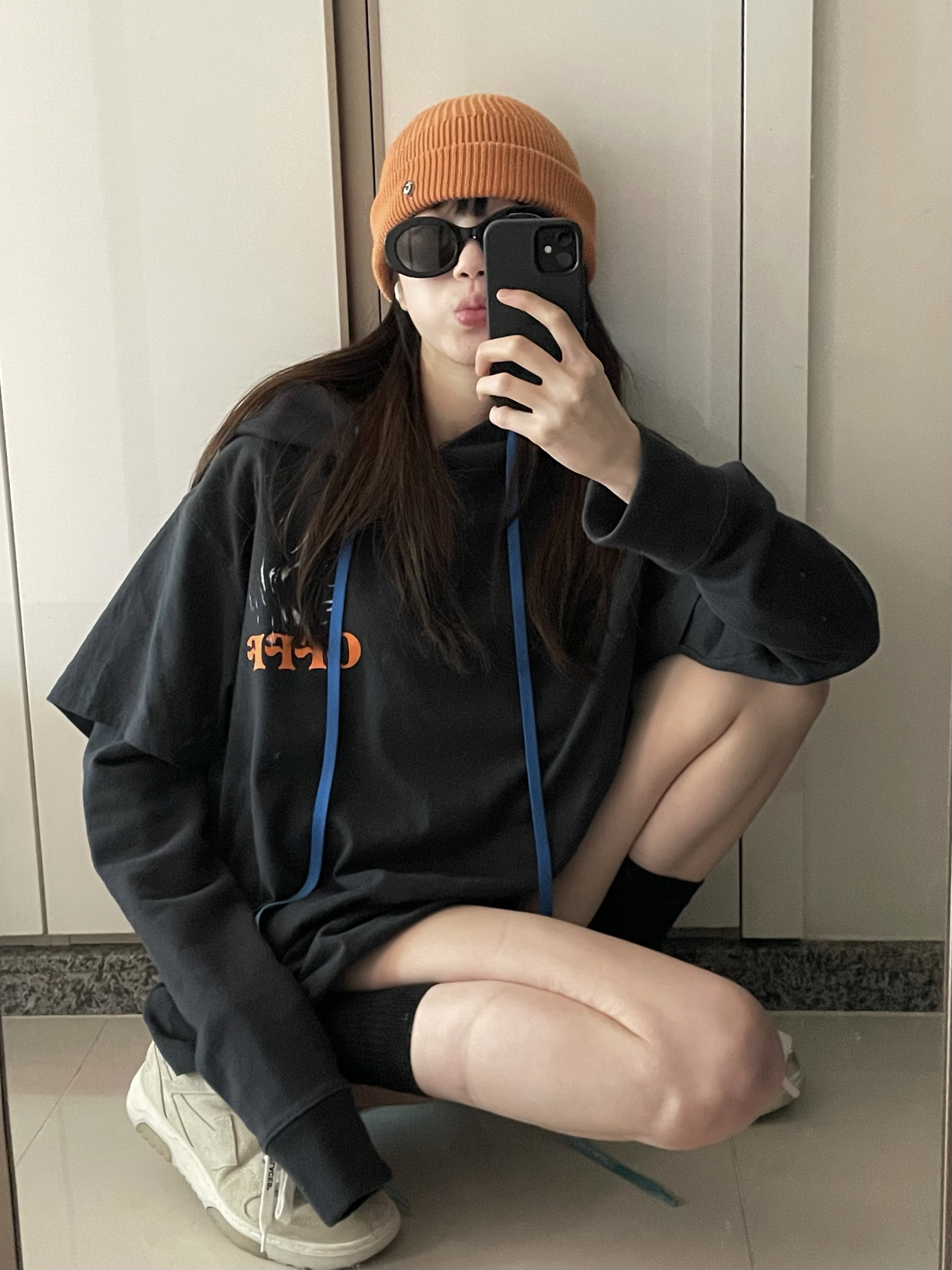 Off-White Out of Office OOO Sneakers White - 22SS, (W) Celine Triomphe 01 Sunglasses in Acetate Black 착용 스타일 - 1