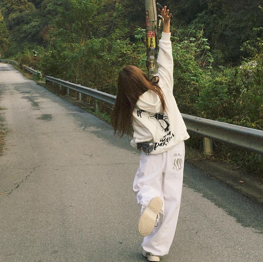 Opening Project Our White Penguin Hoodie Off White, Opening Project Our White Penguin Hoodie Black 착용 스타일 - 1