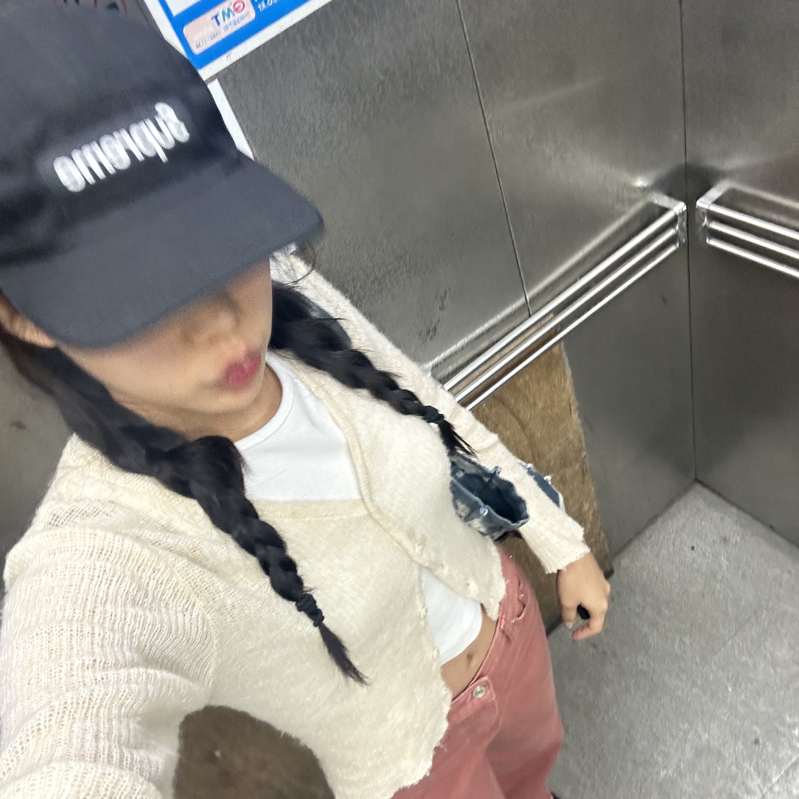 Supreme Washed Chino Twill Camp Cap Black 착용 스타일
