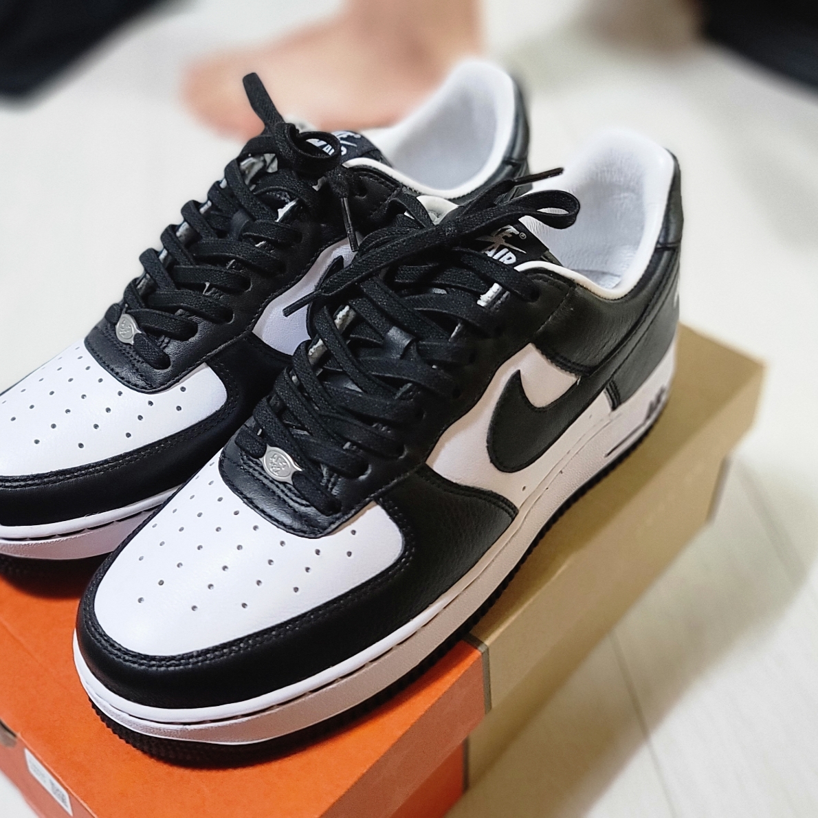 Nike x Terror Squad Air Force 1 Low QS Blackout 착용 스타일