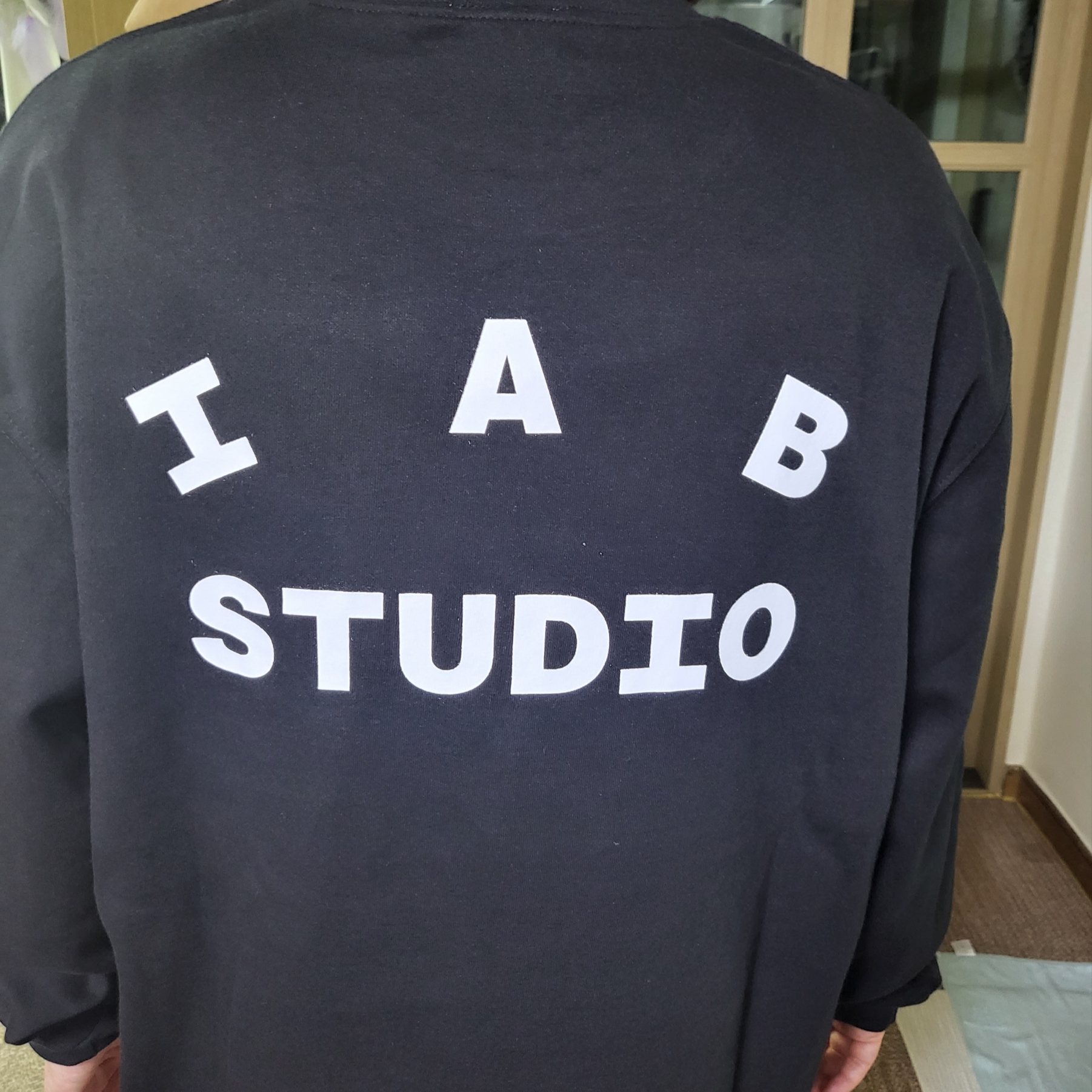 IAB Studio Long Sleeve Black - 23FW 착용 스타일