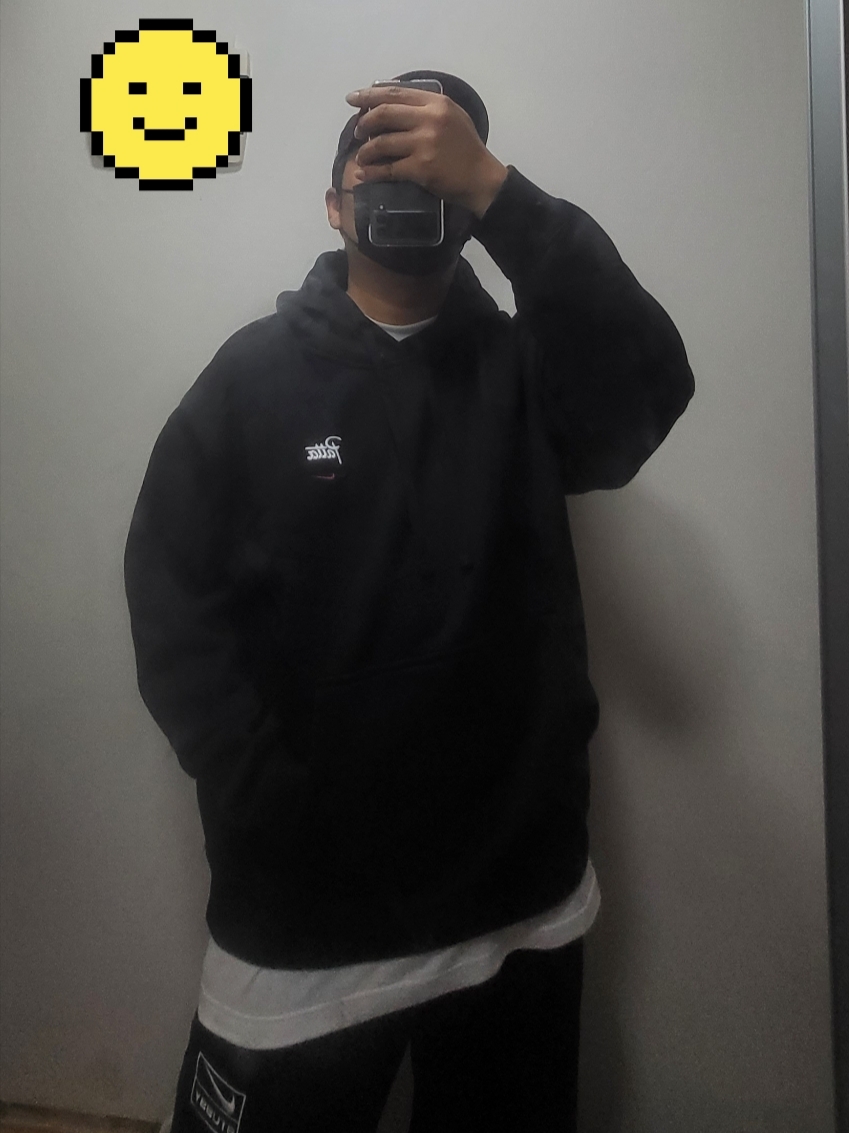 Nike x Patta x FC Barcelona Solo Swoosh Hoodie Culers del Món (FD4147-010), Nike x Stussy NRG Washed Fleece Pants Black (DO5296-010) 착용 스타일