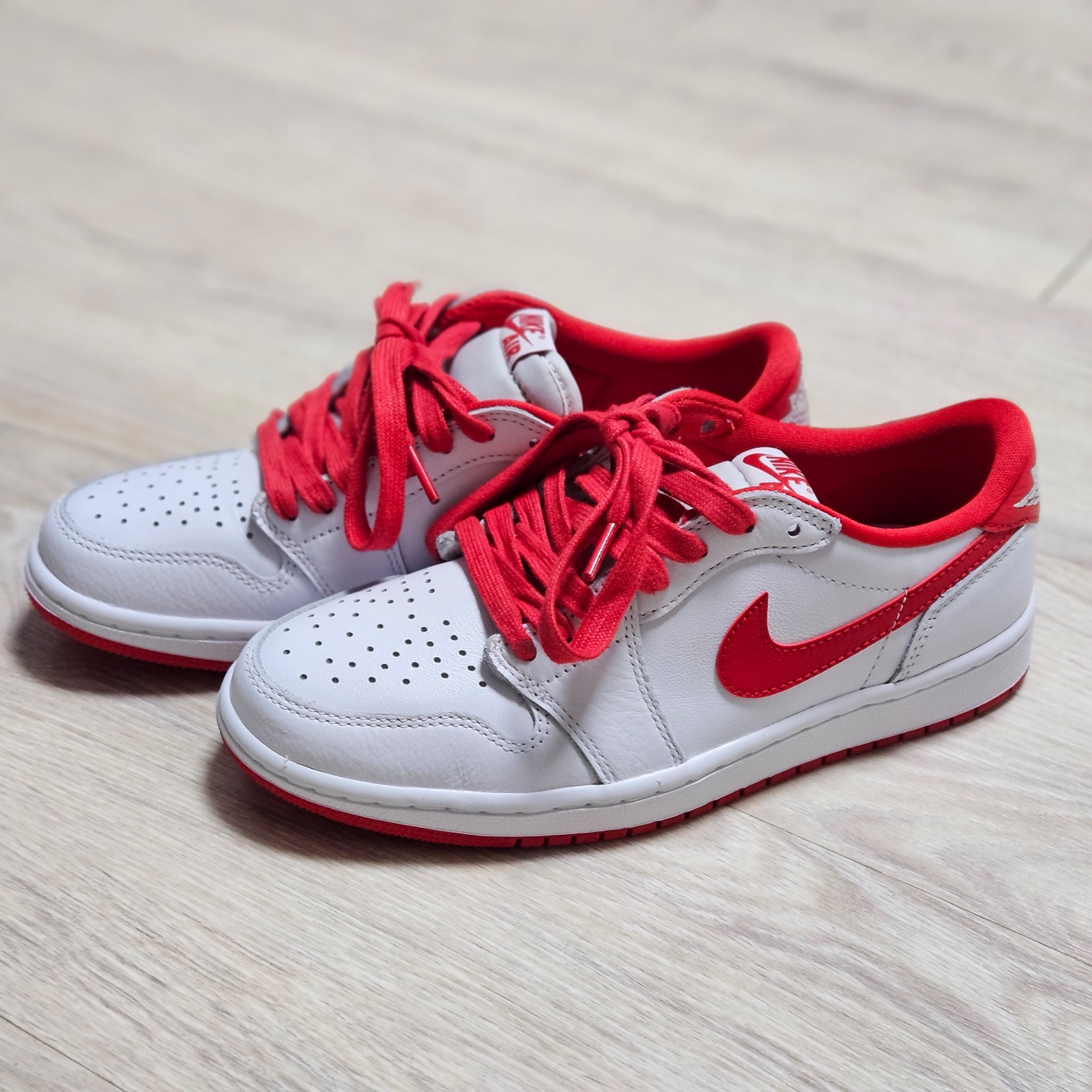 Jordan 1 Retro Low OG University Red 착용 스타일 - 2