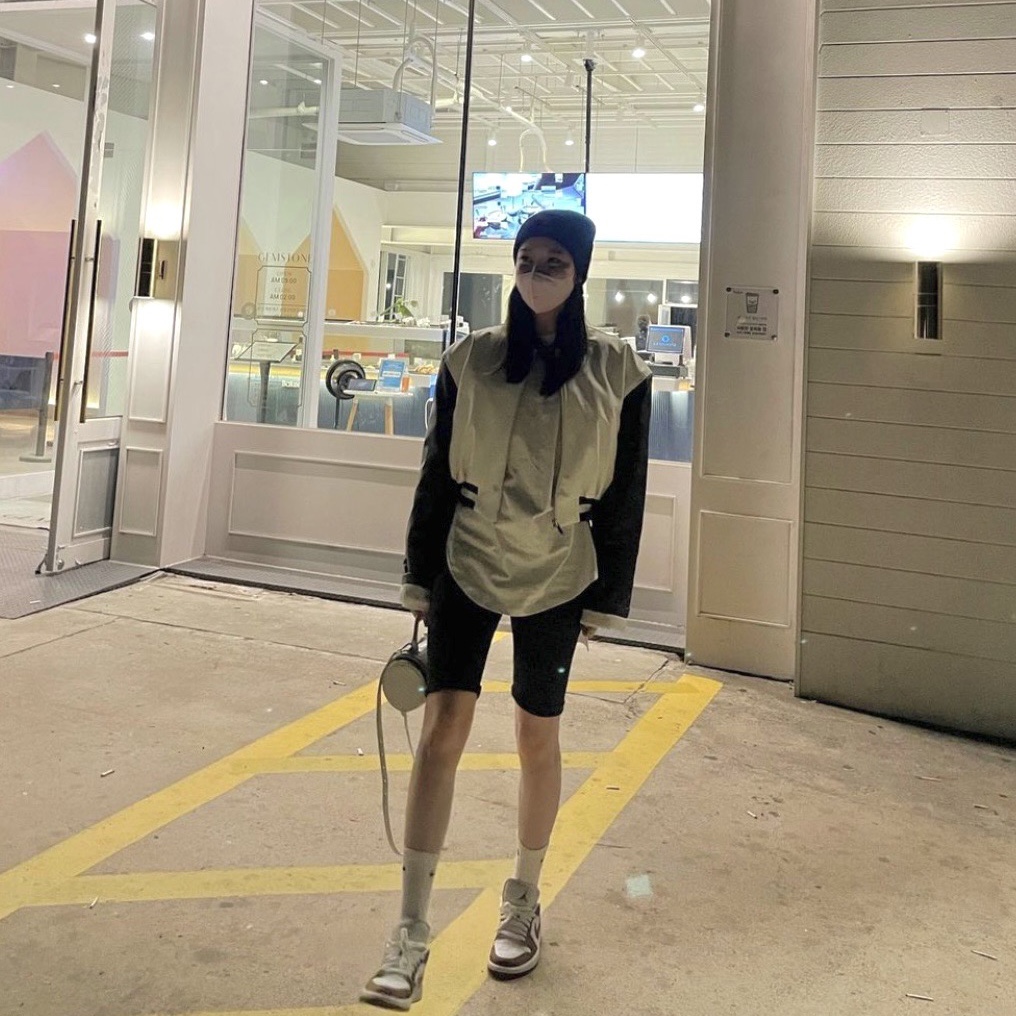 (W) Jordan 1 Low Bronze Eclipse, AMI de Coeur Beanie Black 착용 스타일 - 1