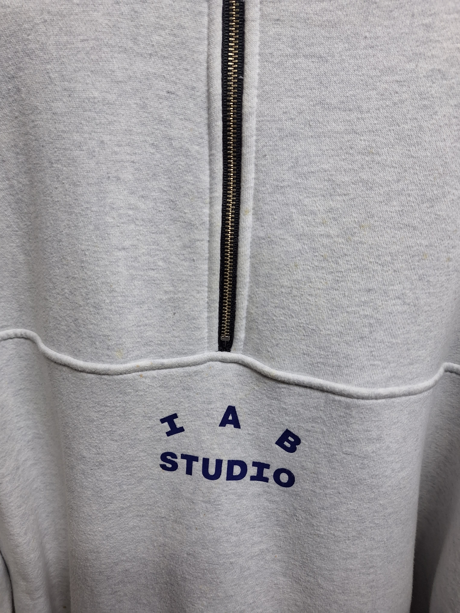 IAB Studio Half Zip Pullover Light Gray 착용 스타일