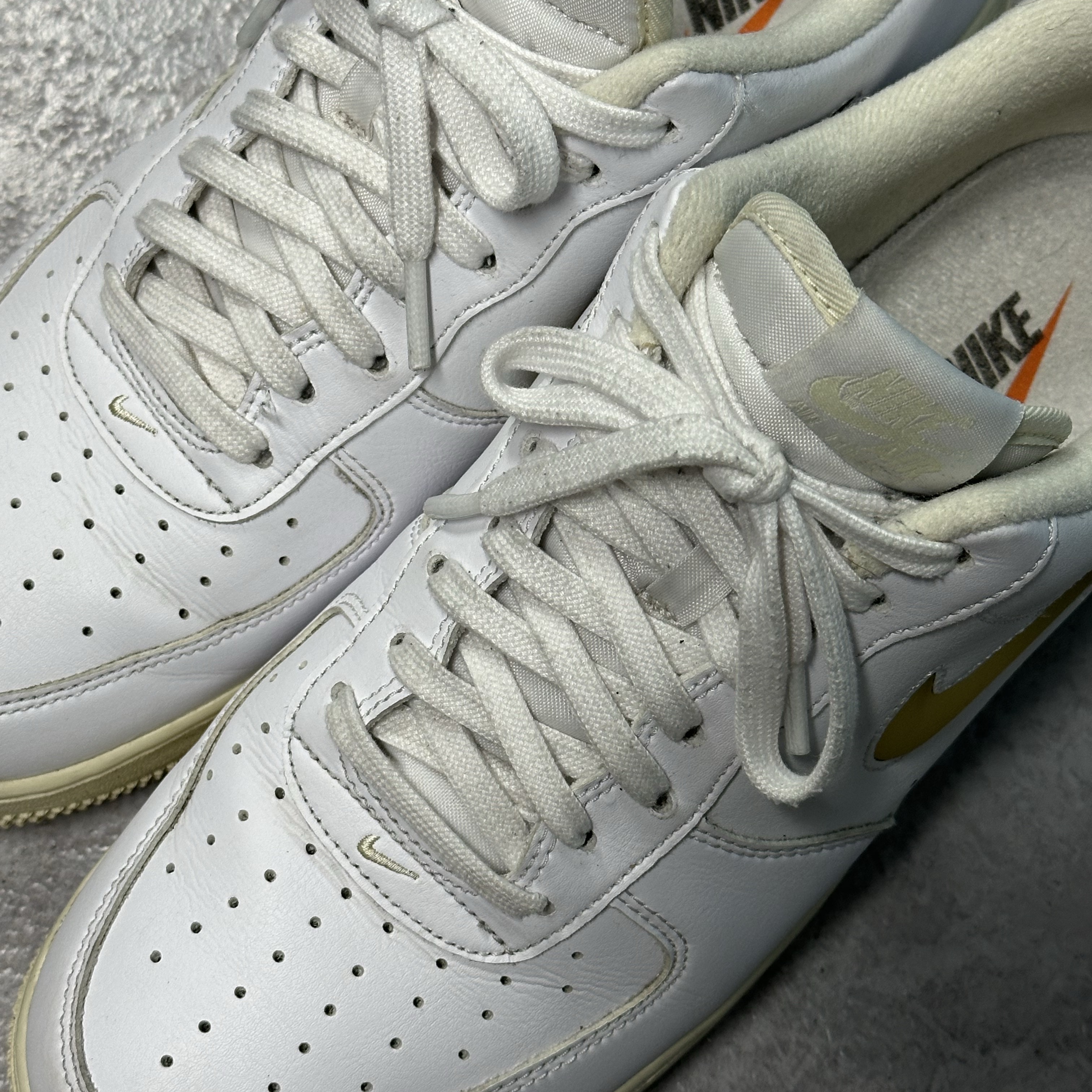 Nike Air Force 1 '07 LX Pale Vanilla 착용 스타일