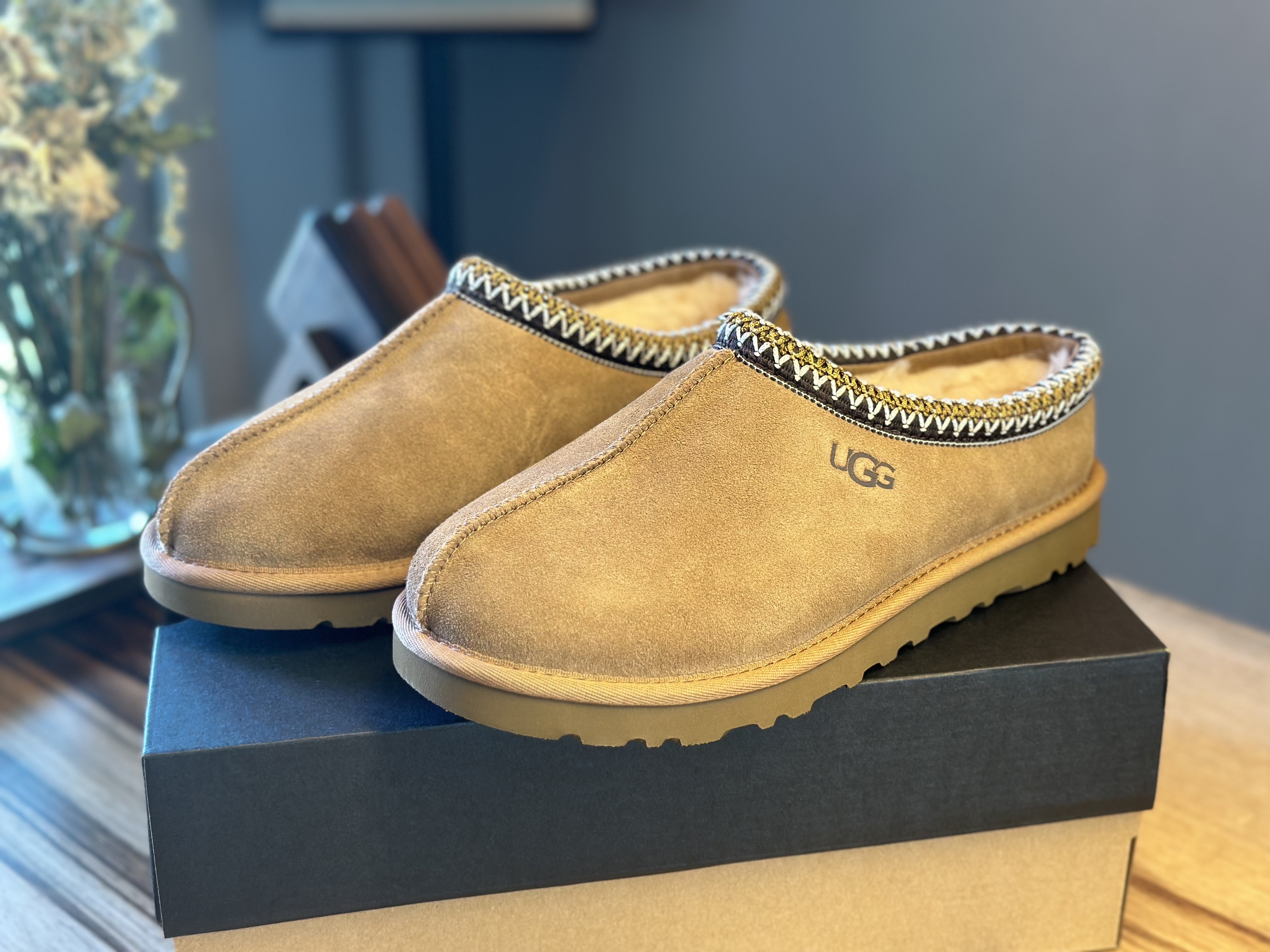 UGG Tasman Slipper Chestnut 착용 스타일 - 2