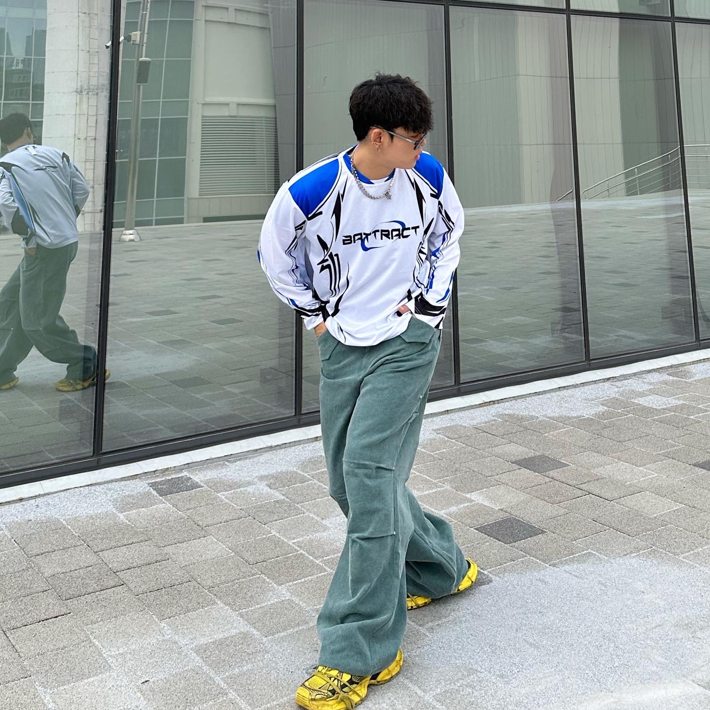 Balenciaga 3XL Sneakers Yellow Black 착용 스타일 - 2