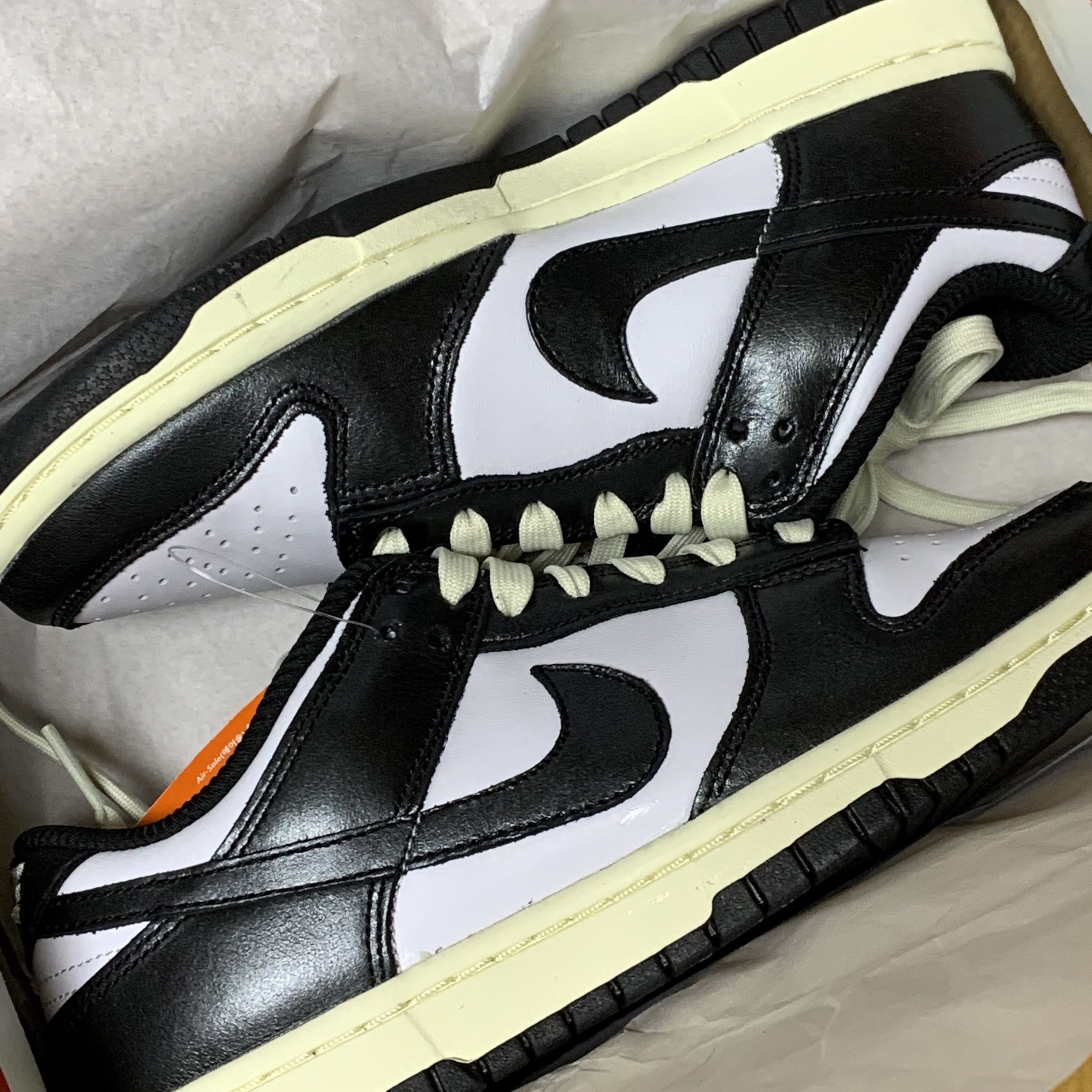 (W) Nike Dunk Low Vintage Black and White 착용 스타일