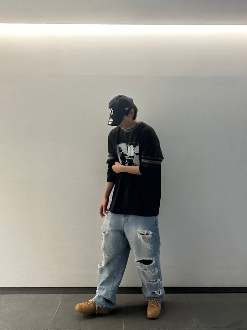 Supreme Glazed Athletic S/S Top Black - 23FW, Stussy 8 Ball Fade LS T-Shirt Black 착용 스타일