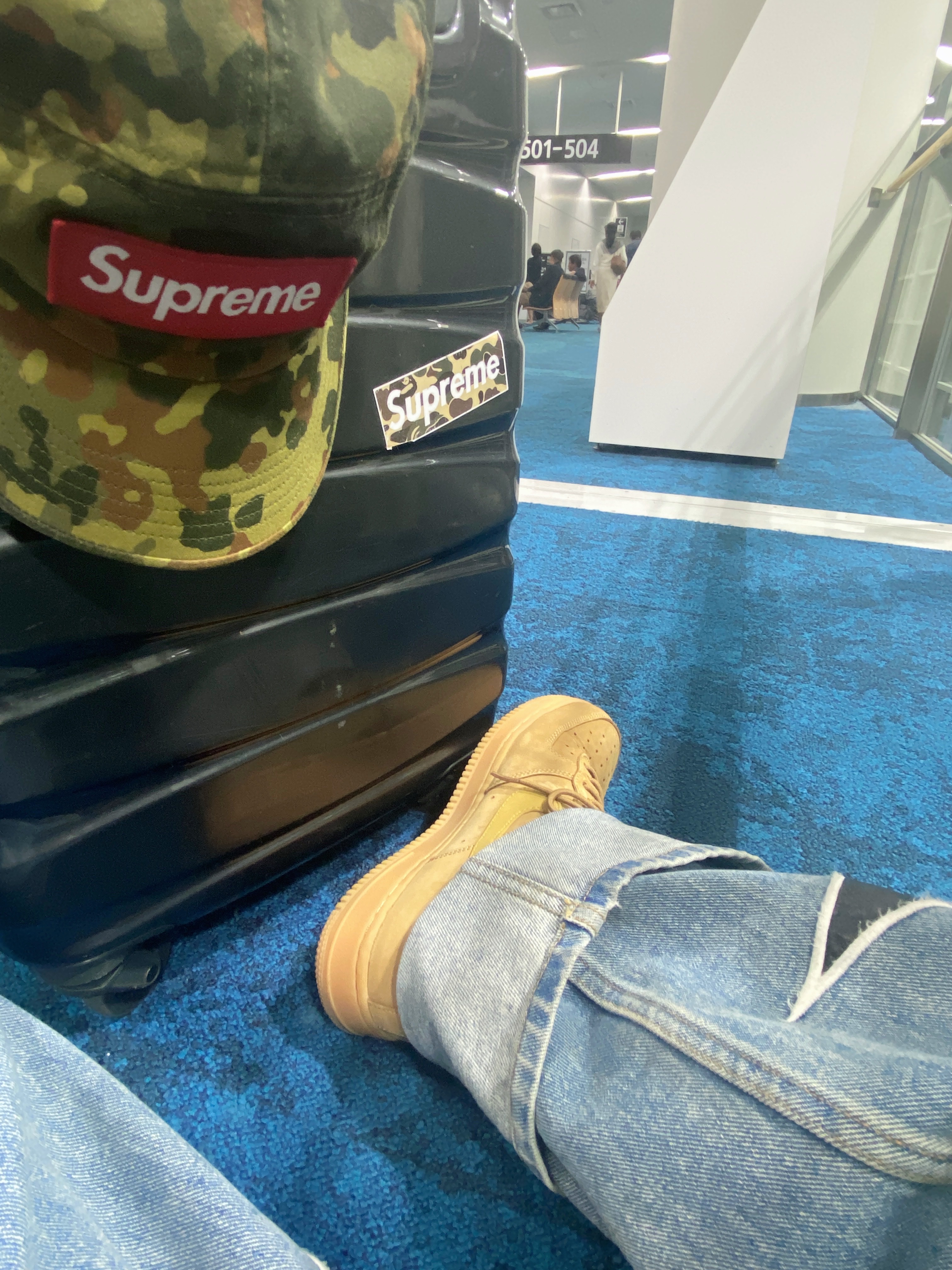 Nike Air Force 1 '07 WB Flax, Thug Club Leather Washing Pants Denim 착용 스타일