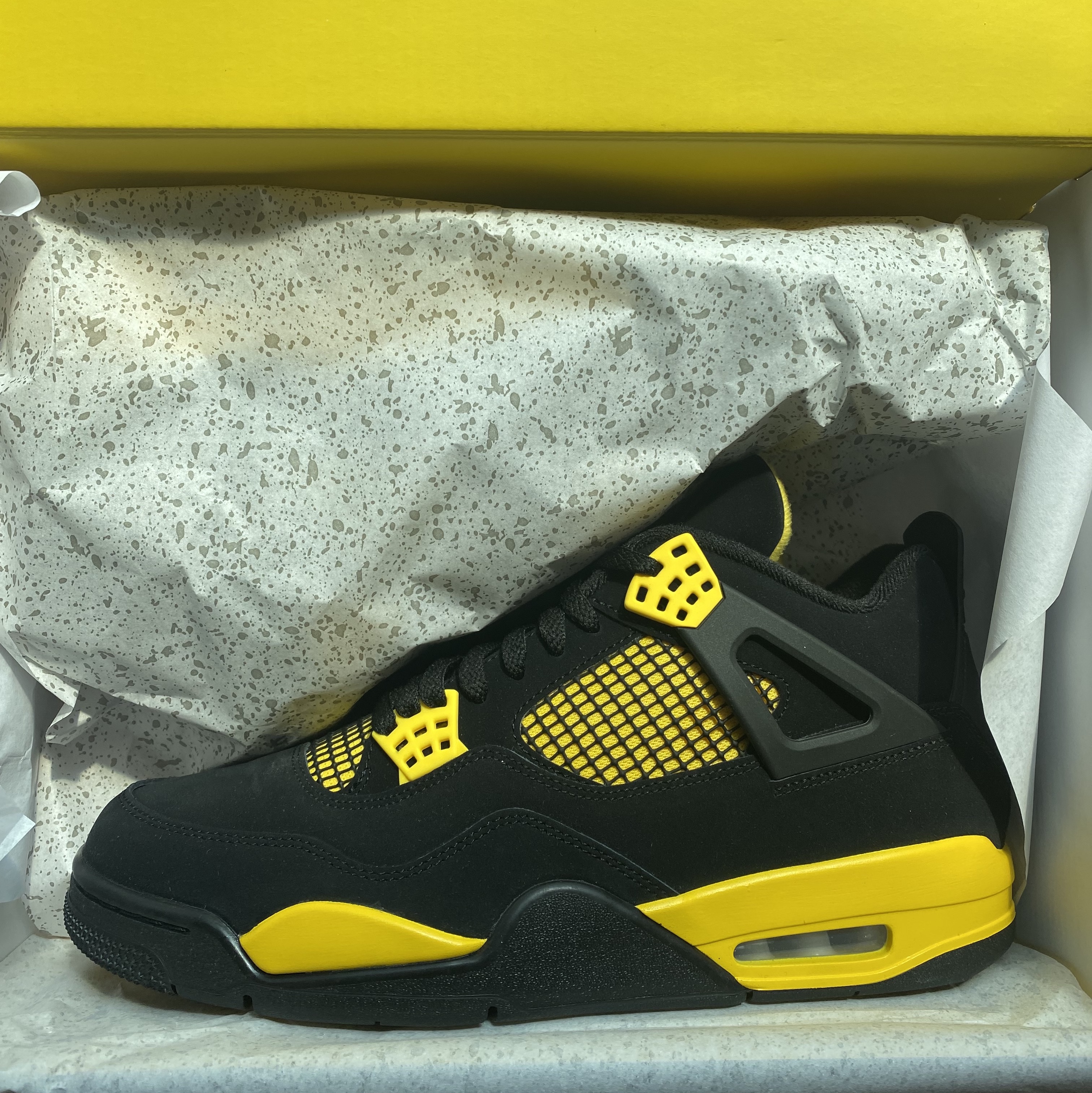 Jordan 4 Retro Thunder 2023 착용 스타일