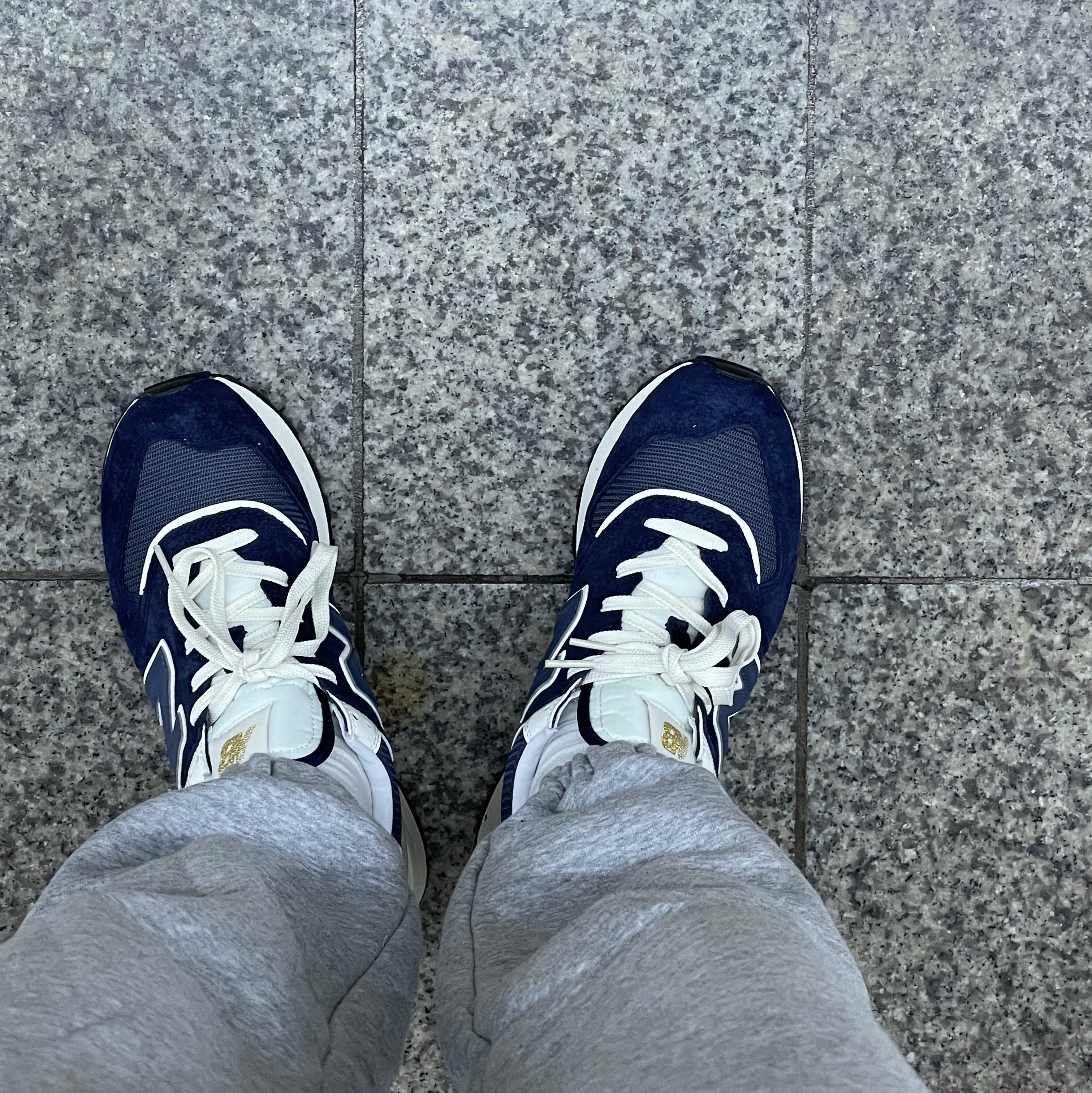New Balance 574 Legacy Navy 착용 스타일