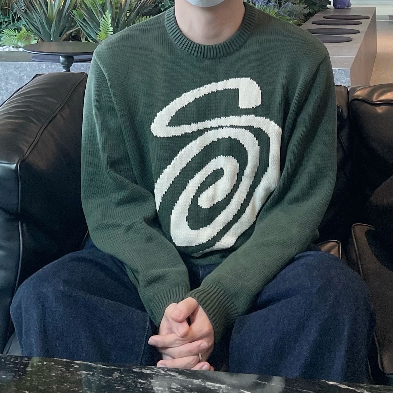 Stussy Curly S Sweater Green 착용 스타일