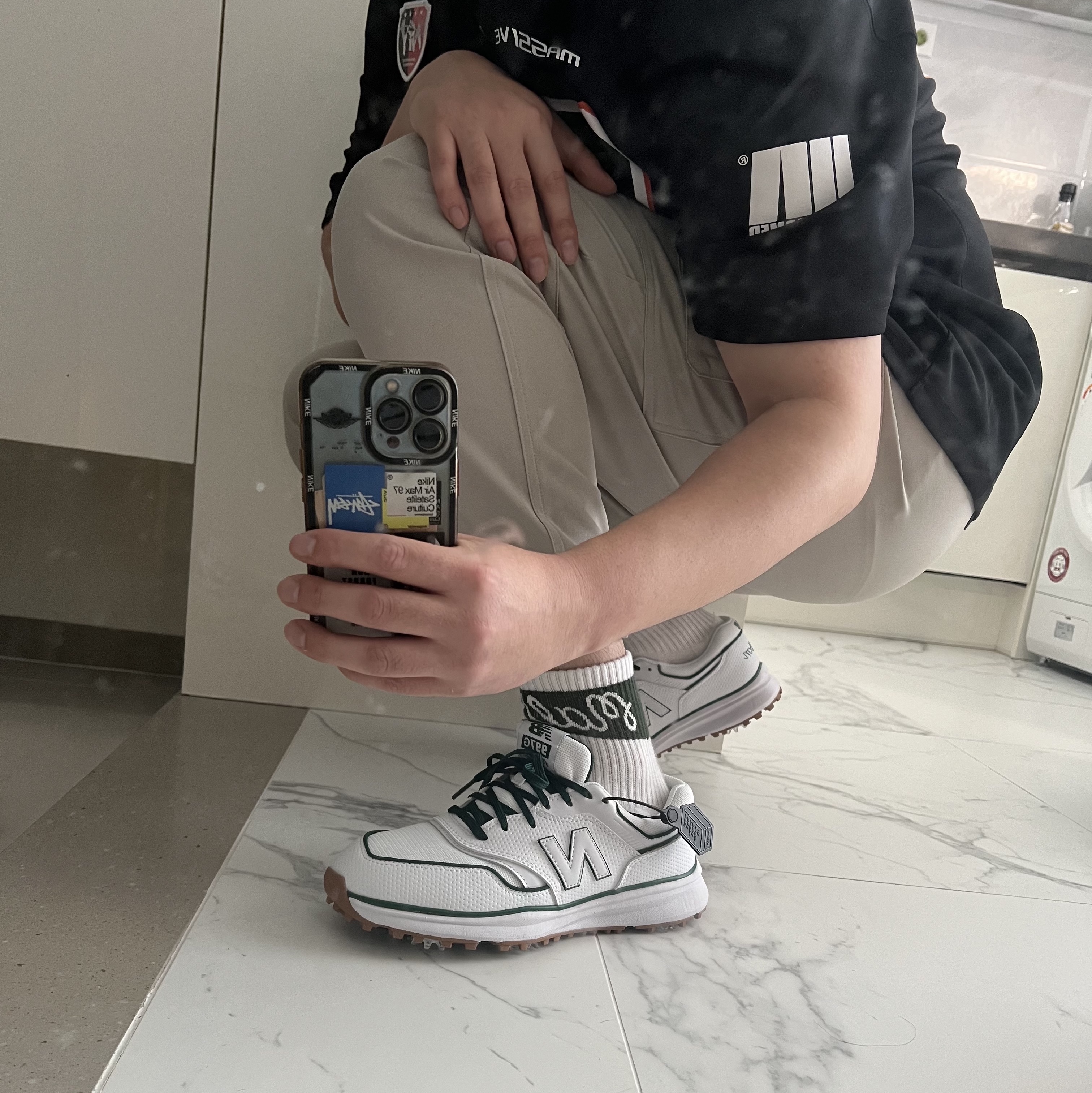 New Balance x Malbon 997 Golf White Green 착용 스타일 - 4