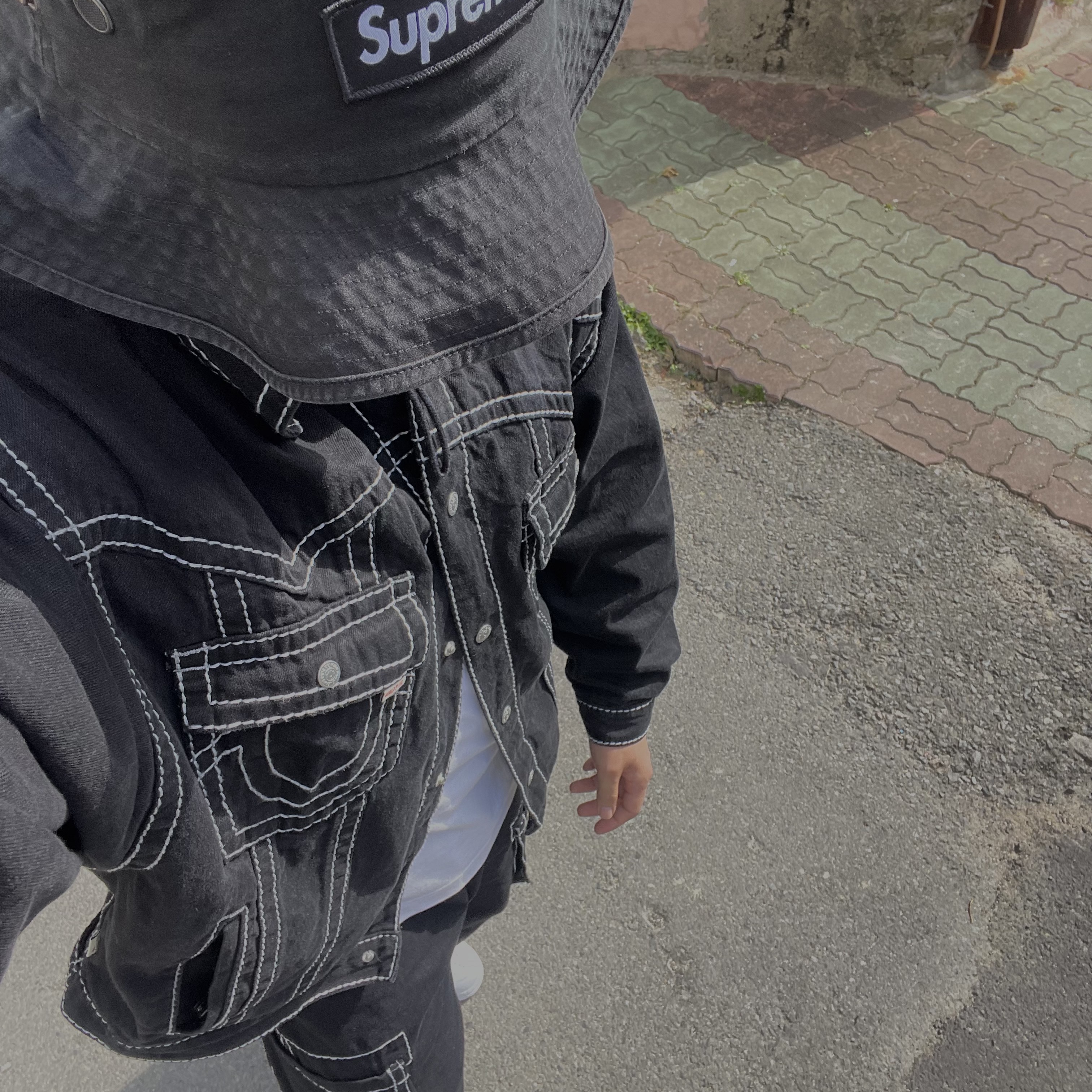 Supreme Military Boonie Black - 23FW, True Religion Big T Origin Trucker Jacket Black 착용 스타일