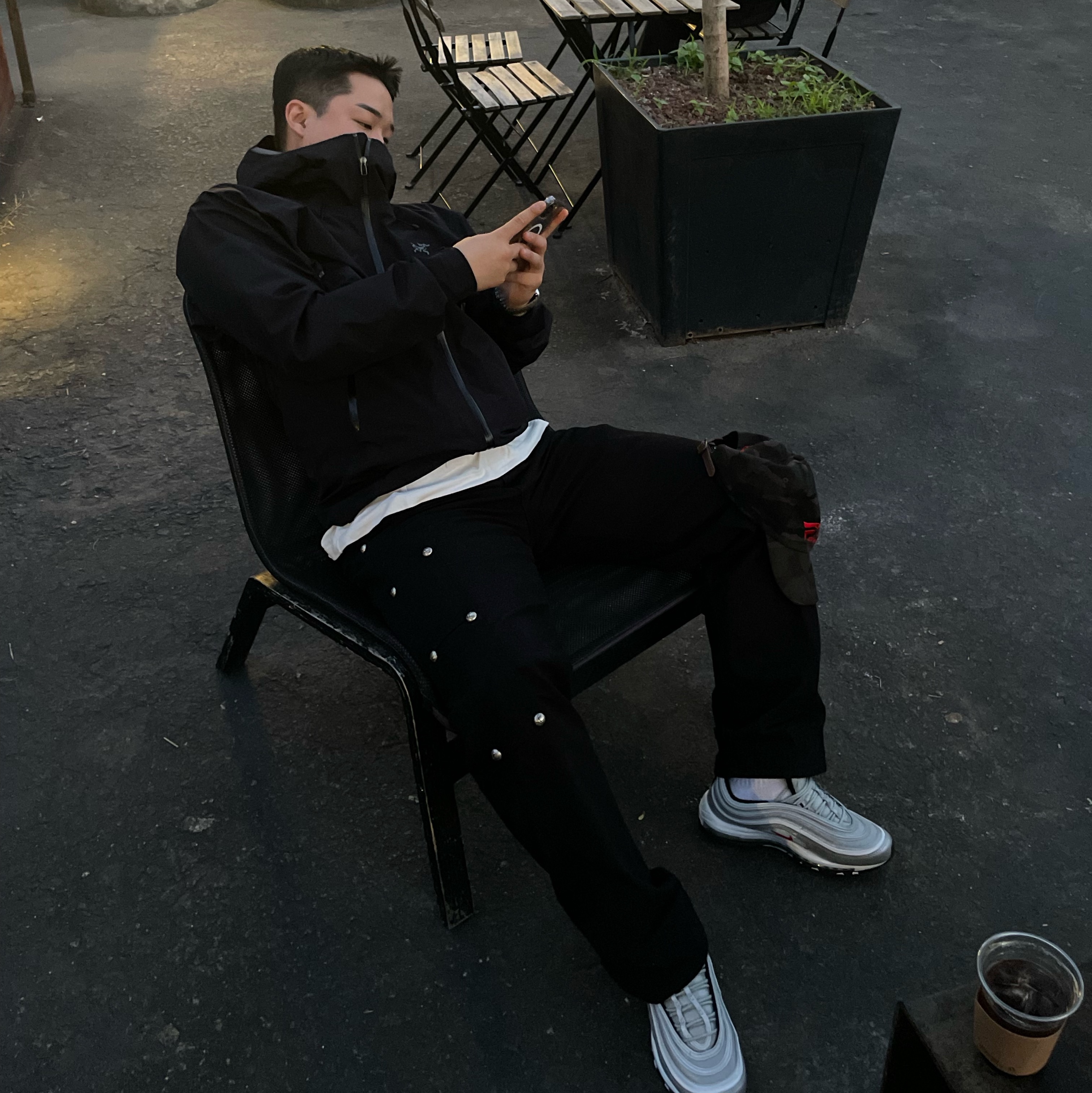 Arc'teryx Beta LT Jacket Black, Nike Air Max 97 OG Silver Bullet 2022 착용 스타일