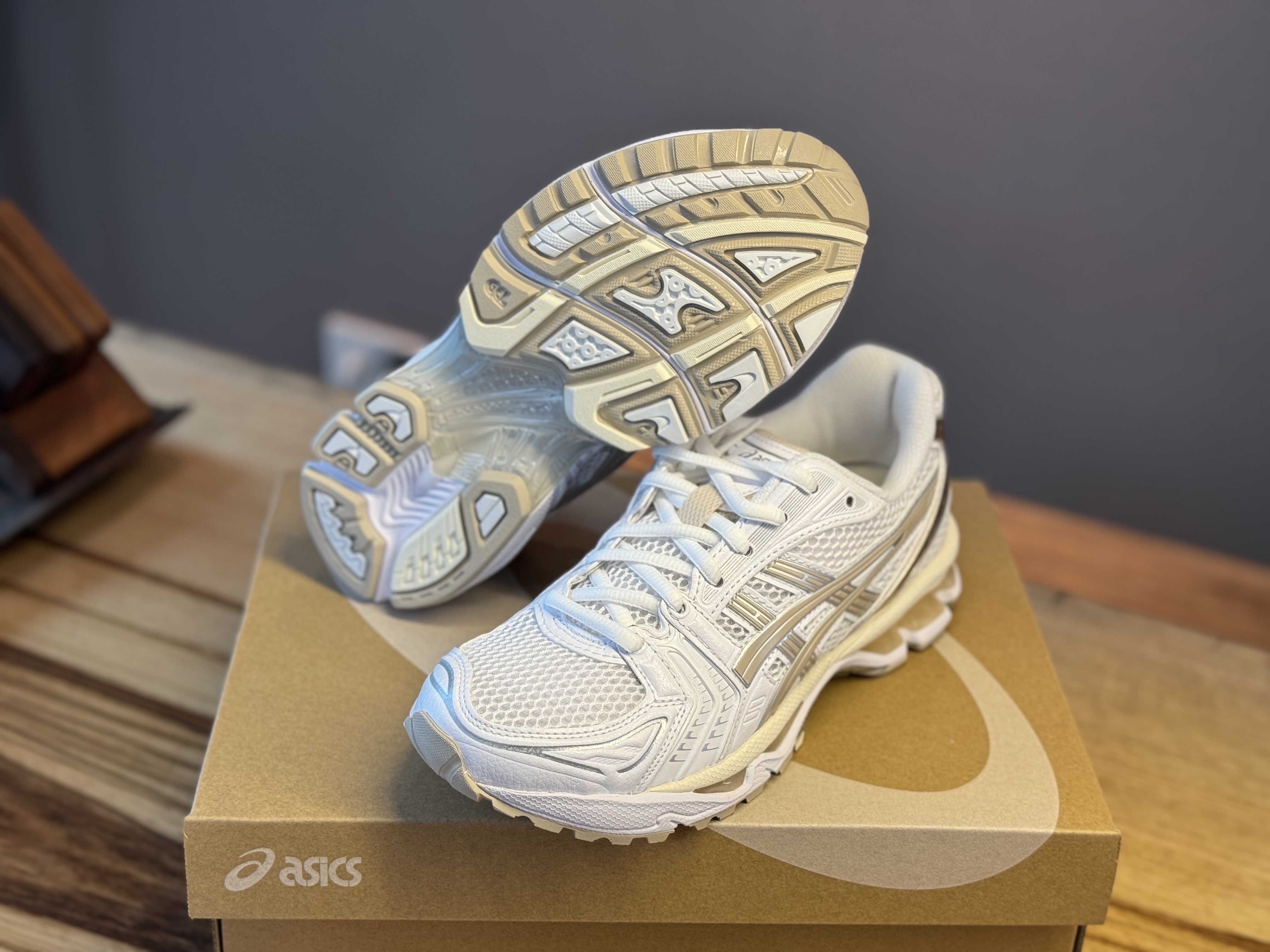 (W) Asics Gel-Kayano 14 White Simply Taupe 착용 스타일 - 3