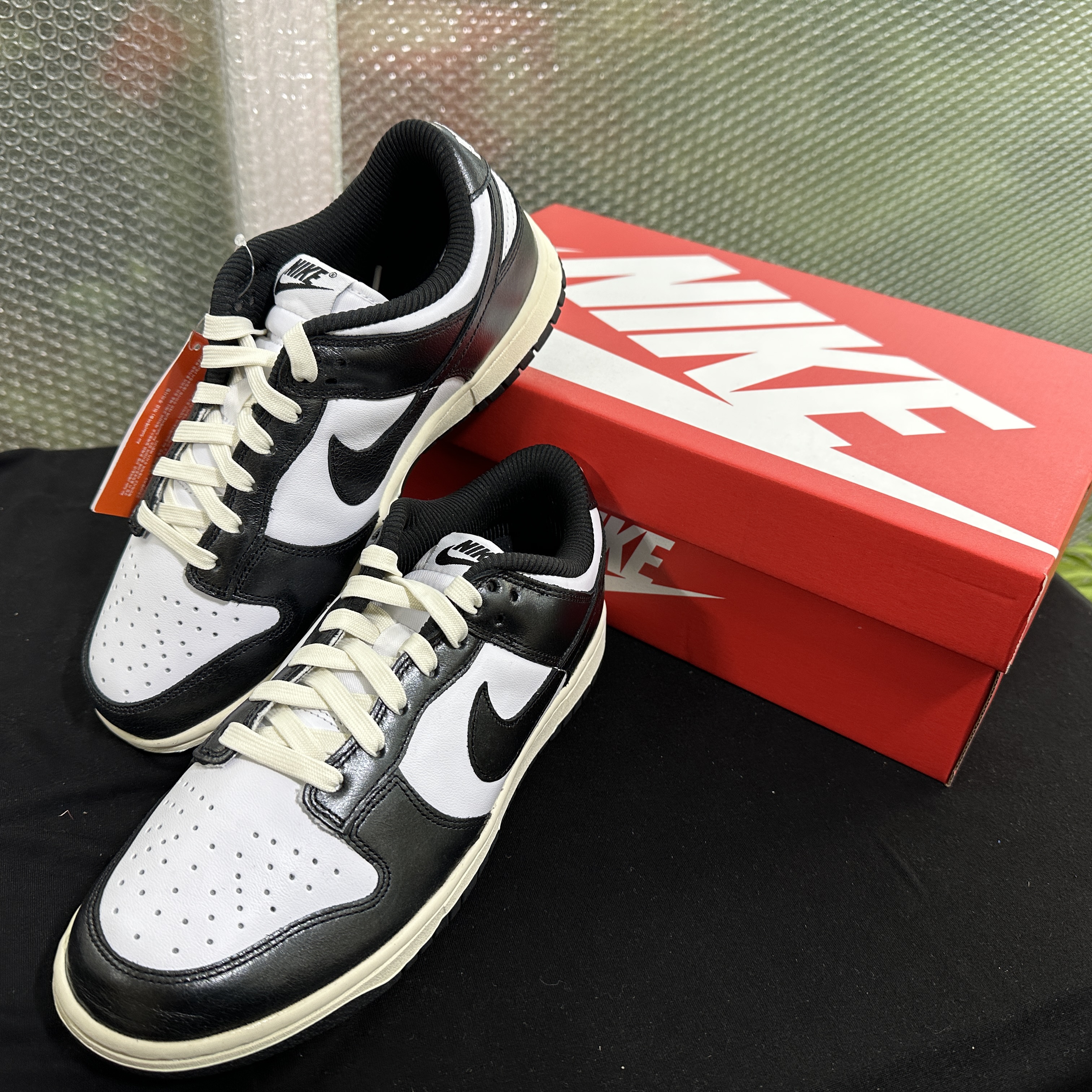 (W) Nike Dunk Low Vintage Black and White 착용 스타일