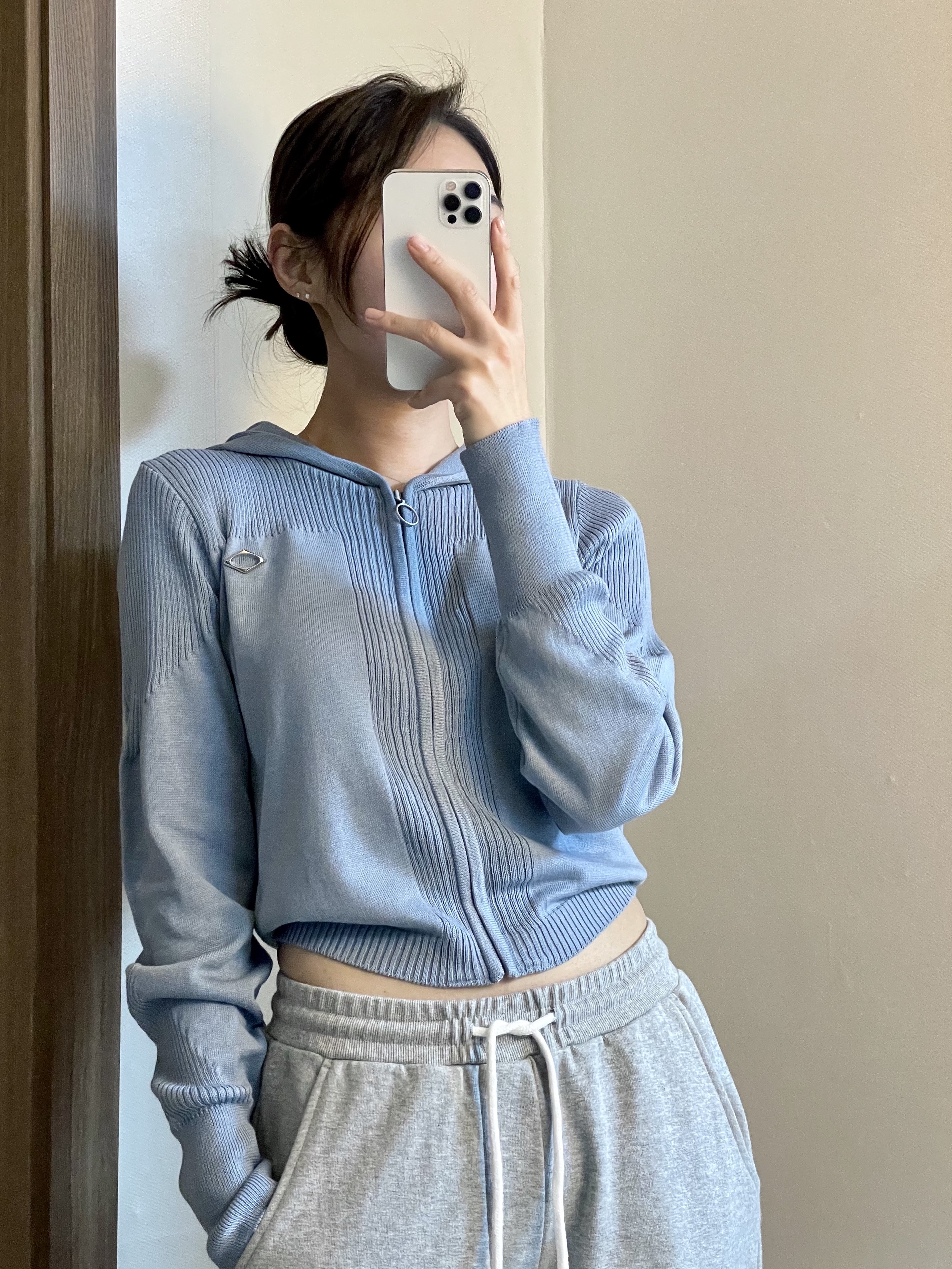 (W) Mischief Rhombus Knitted Hoodie Greyish Blue 착용 스타일