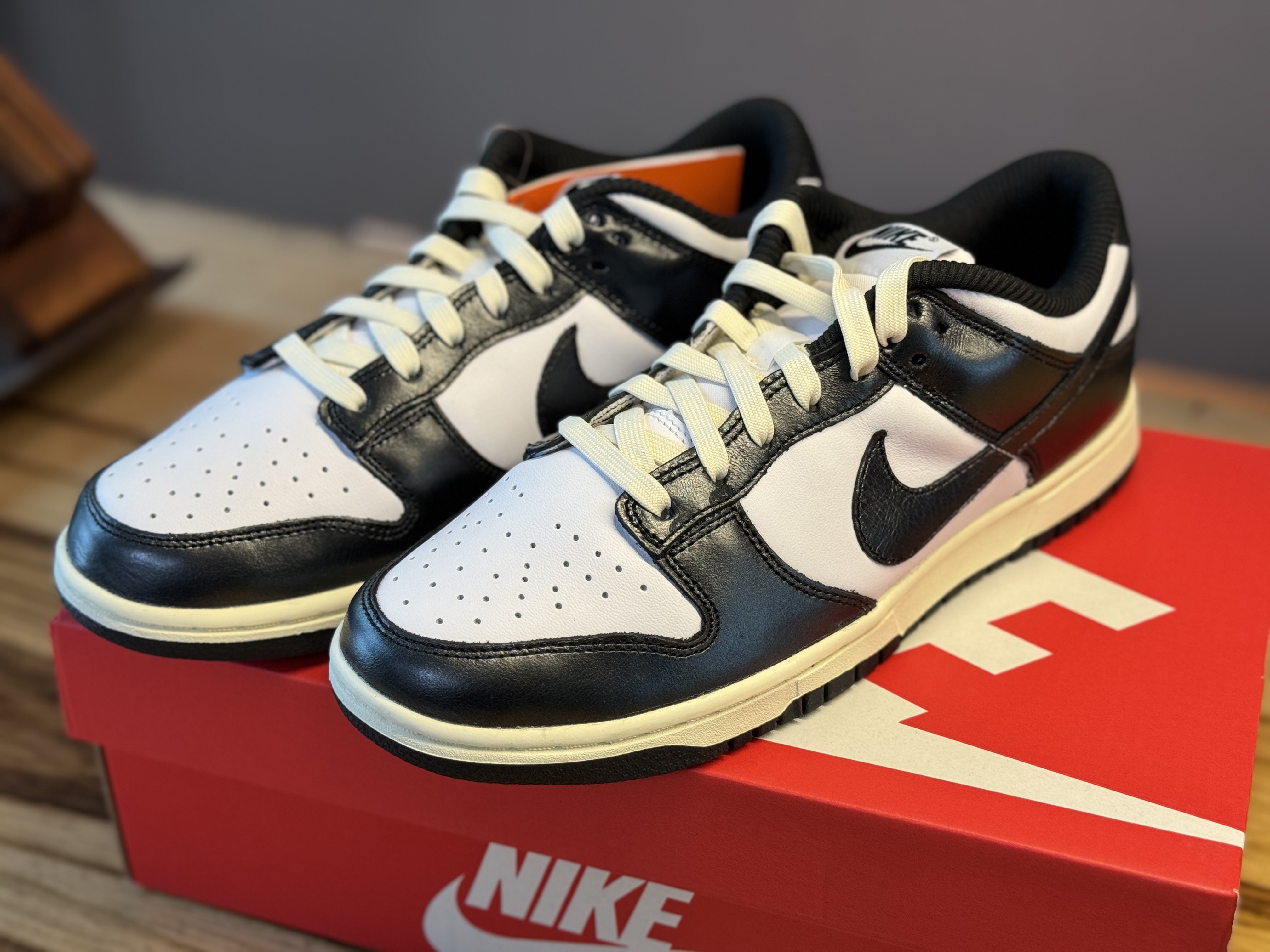 (W) Nike Dunk Low Vintage Black and White 착용 스타일 - 2