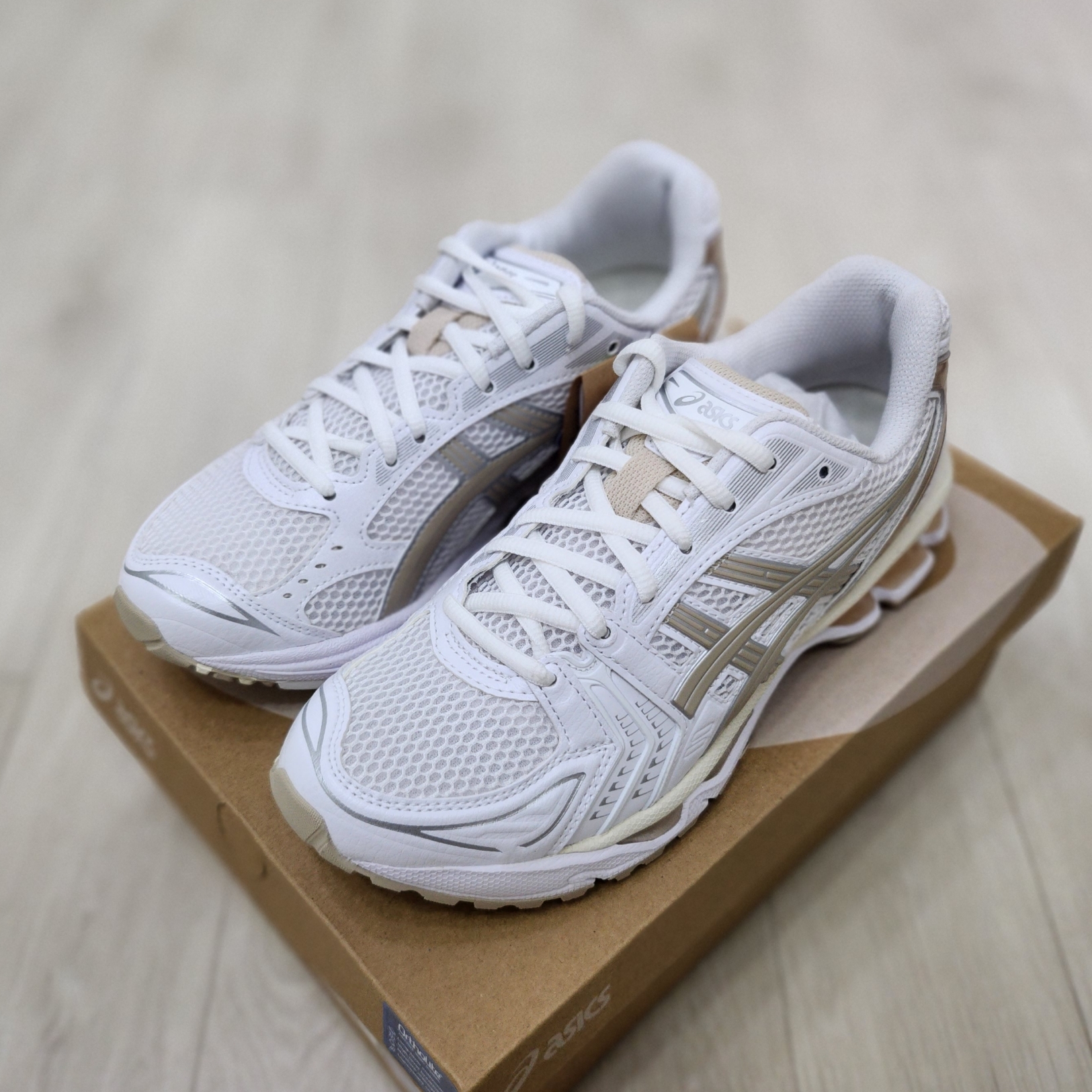 (W) Asics Gel-Kayano 14 White Simply Taupe 착용 스타일 - 2