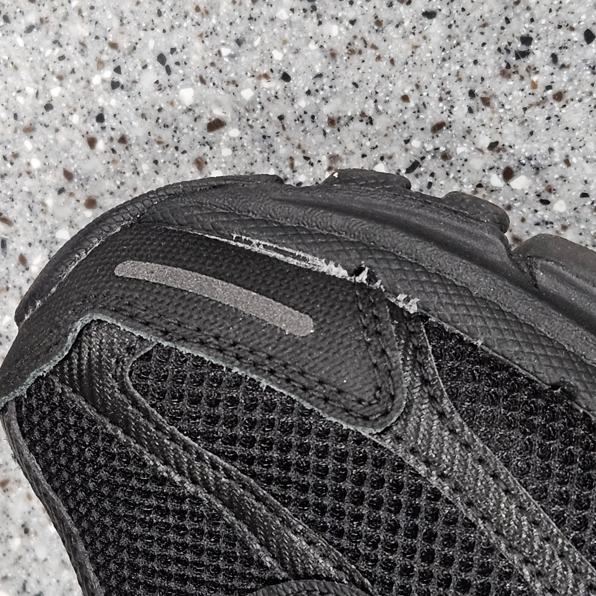 Nike Zoom Vomero 5 SP Black 착용 스타일 - 5
