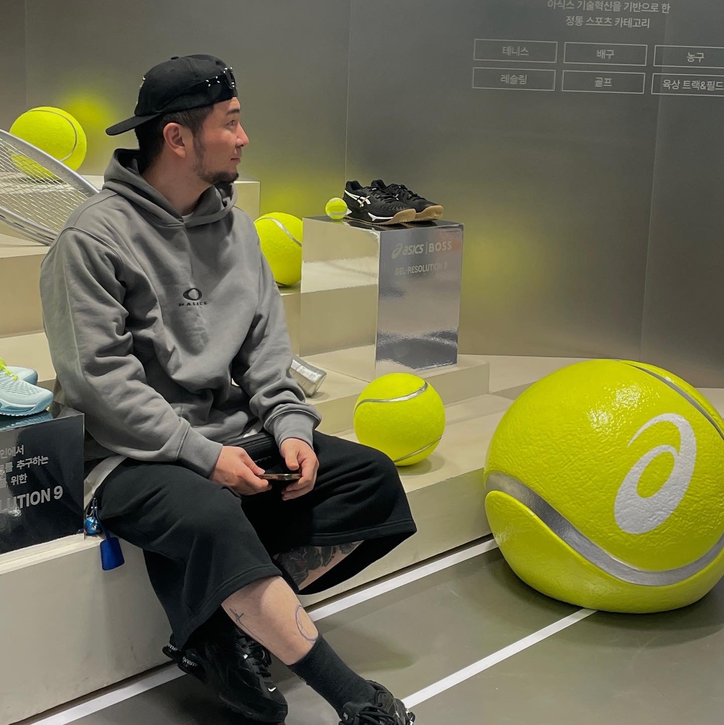 Palace x Oakley Hood Grey - 23SS, Nike x Supreme Shox Ride 2 SP Black 착용 스타일 - 2