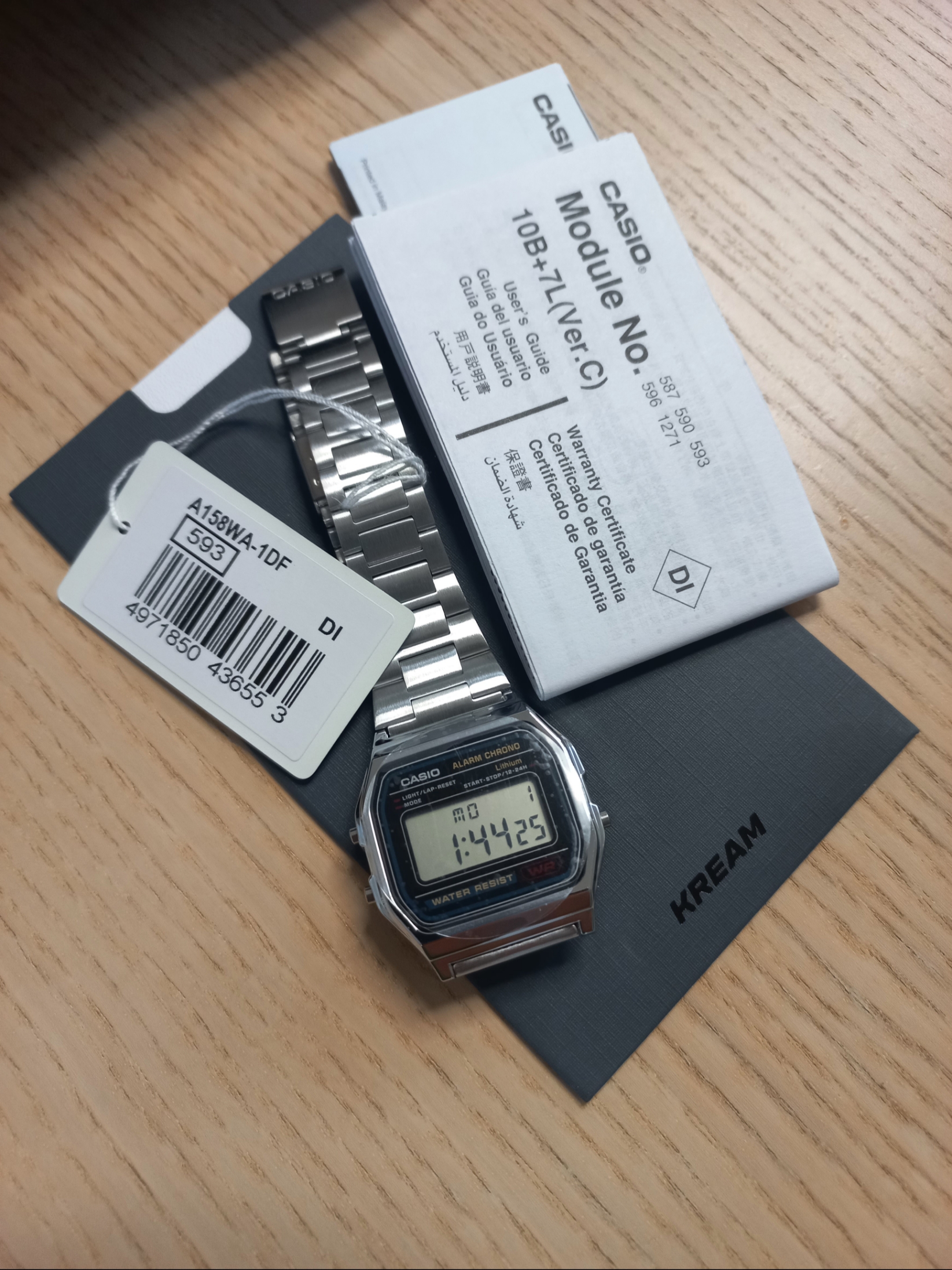 Casio A-158WA-1 착용 스타일