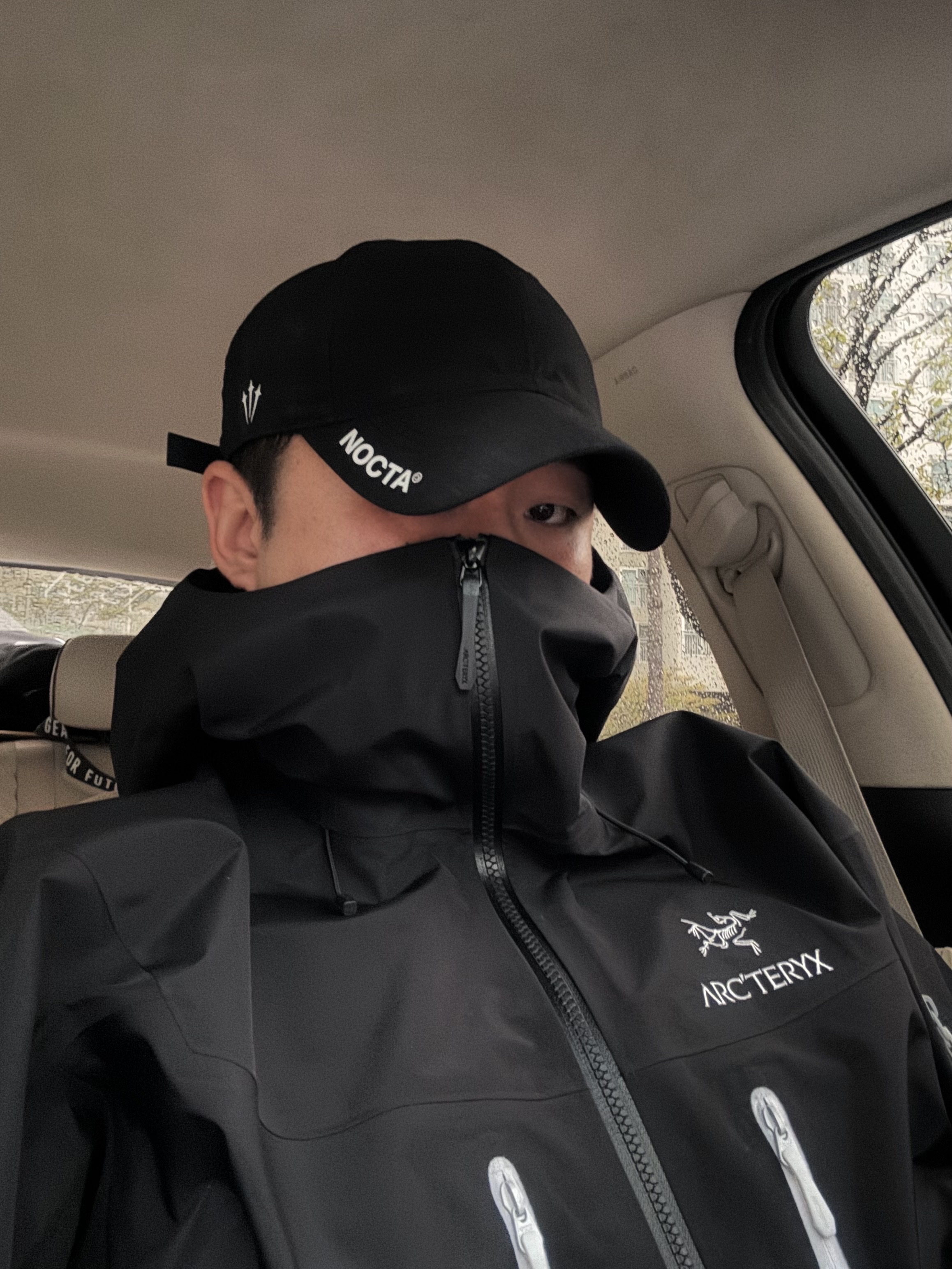 Arc'teryx Alpha SV Jacket Orca, Hoka Mafate Speed2 White - 23FW 착용 스타일 - 4