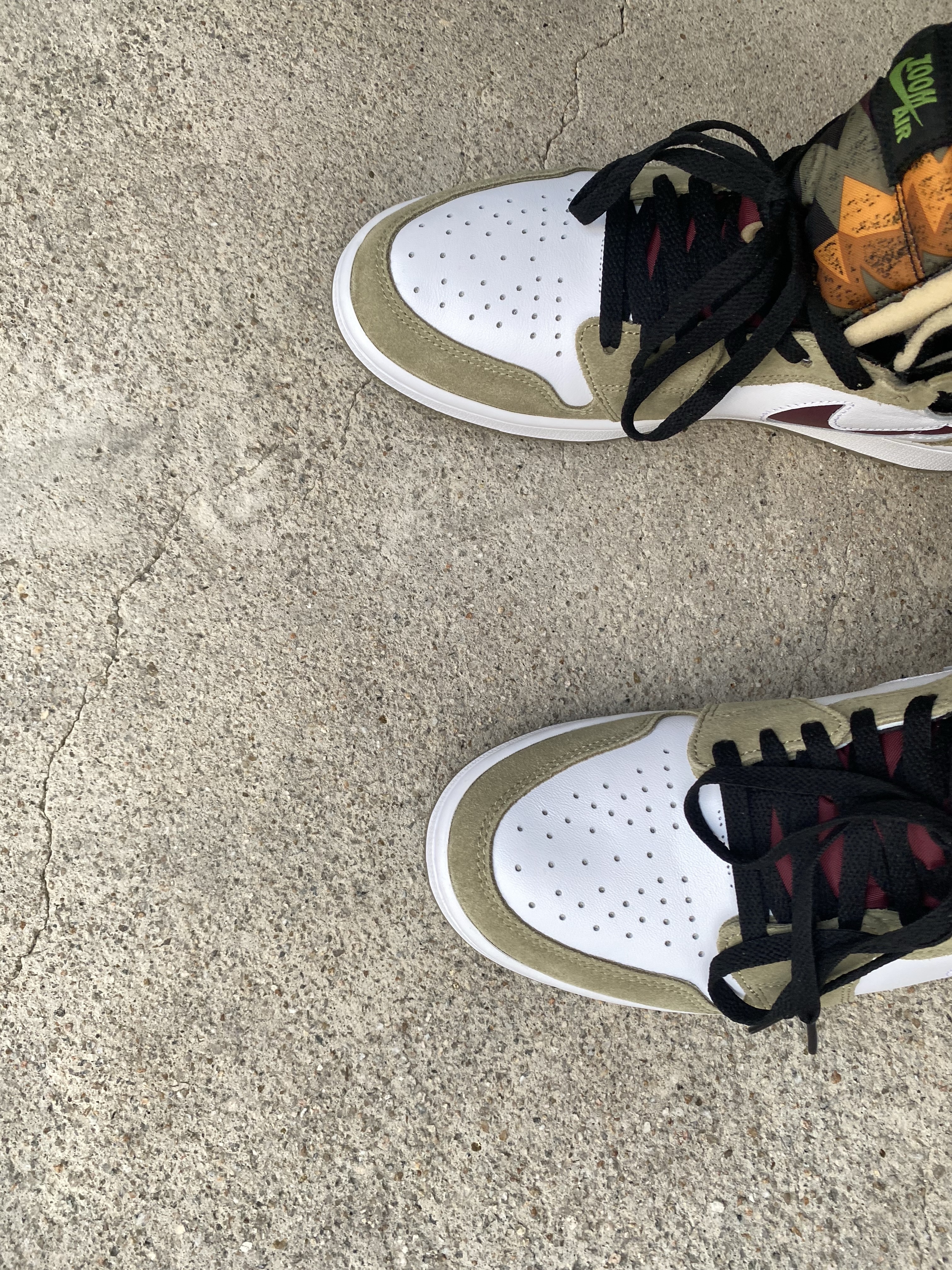 Jordan 1 Zoom Air CMFT Neutral Olive 착용 스타일